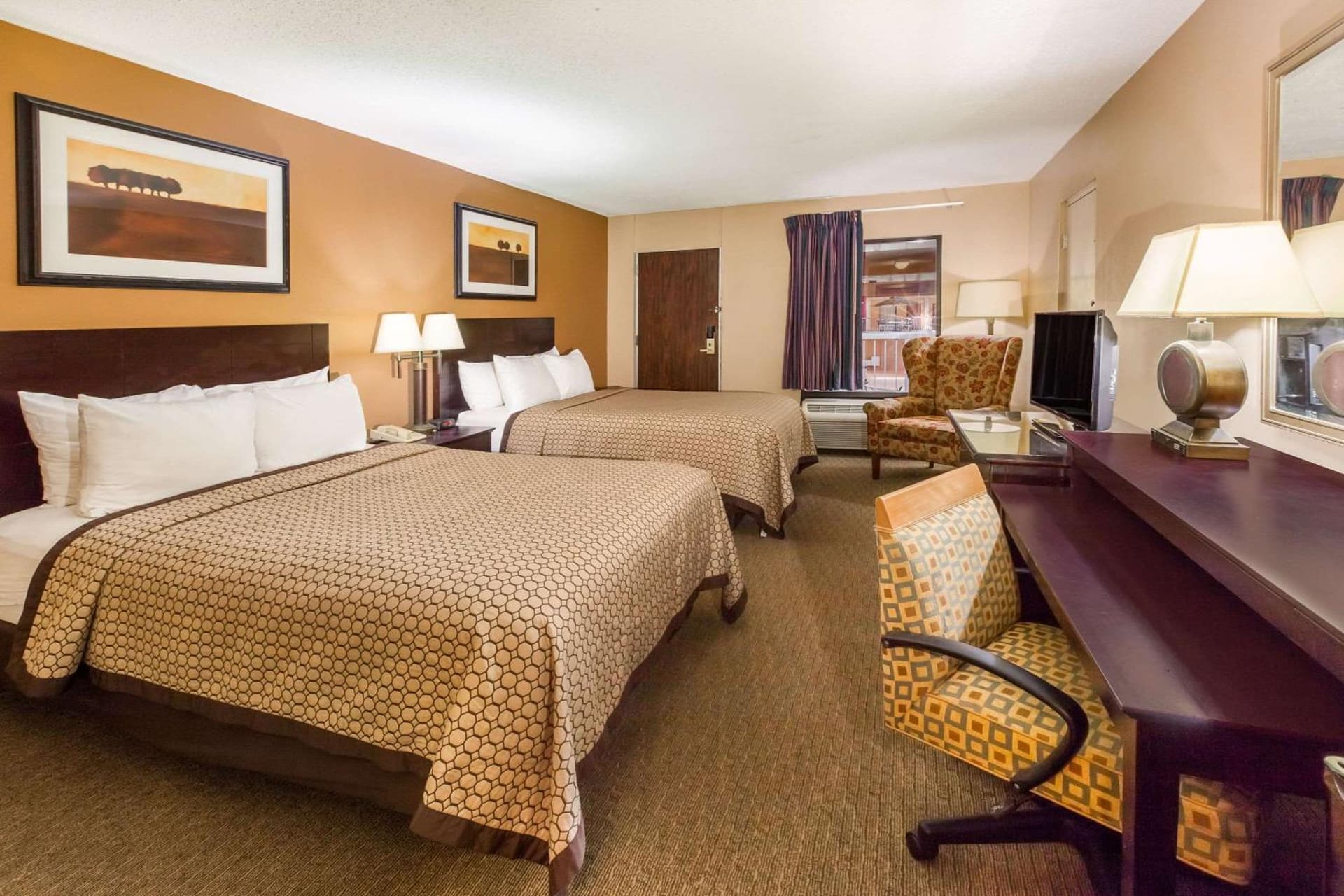 Quality Inn & Suites Richfield interior in Richfield, OH — gallery photo 2