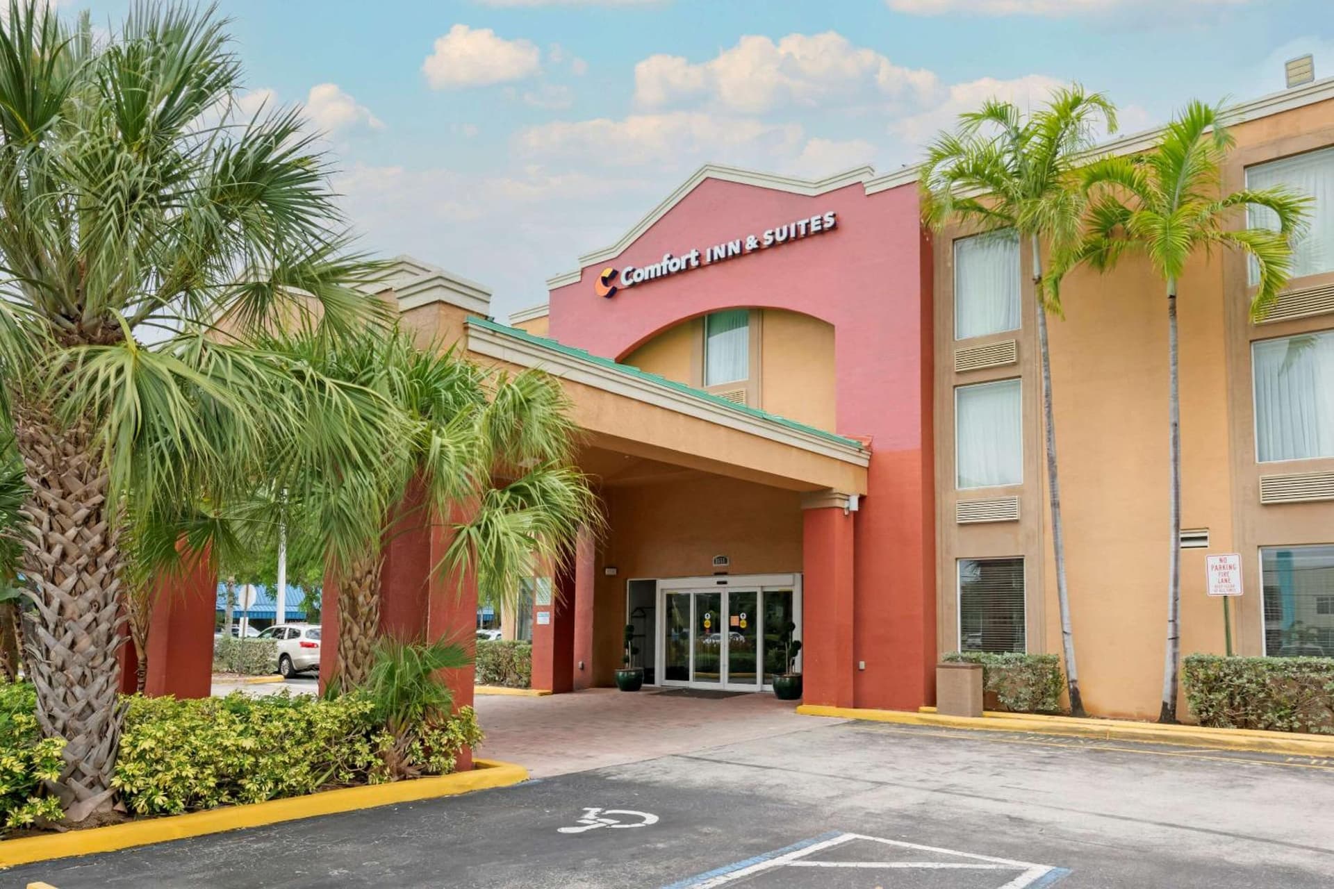 Comfort Inn & Suites Fort Lauderdale West Turnpike interior in Fort Lauderdale, FL — gallery photo 2