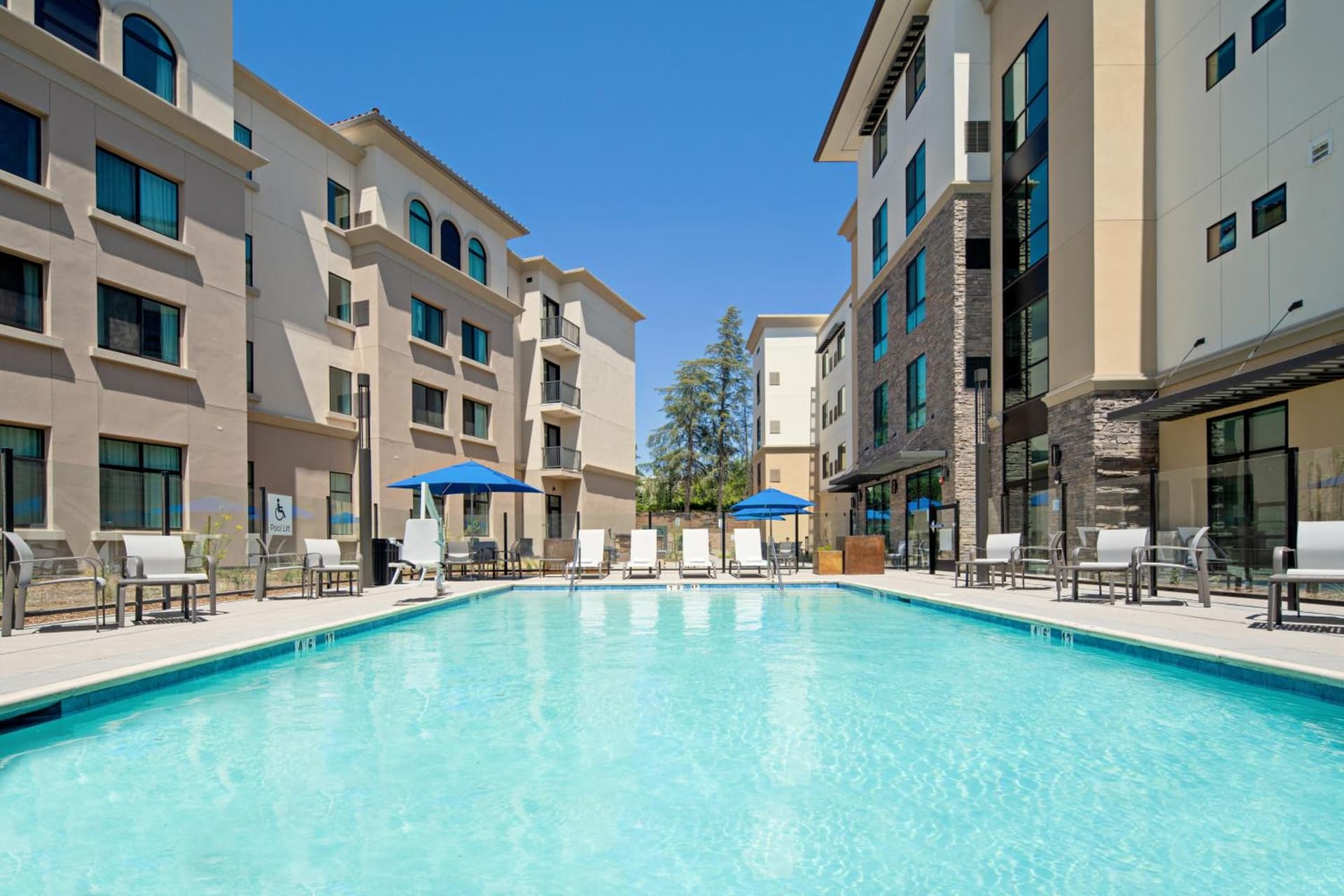 Holiday Inn Express & Suites - Valencia - Santa Clarita by IHG gallery photo in Valencia, CA — image 12