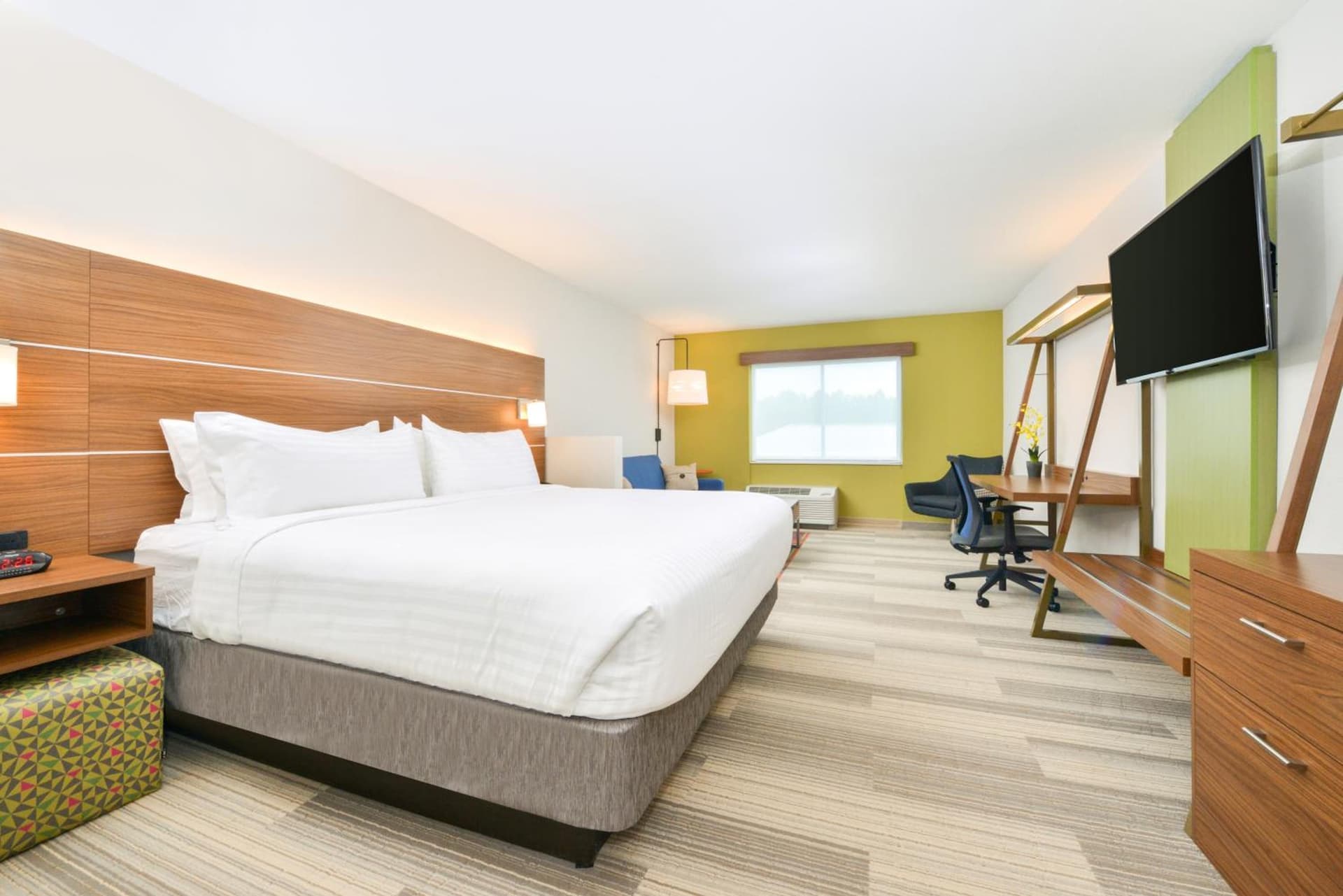 Holiday Inn Express & Suites Salem by IHG property views in Salem, IL — gallery photo 3