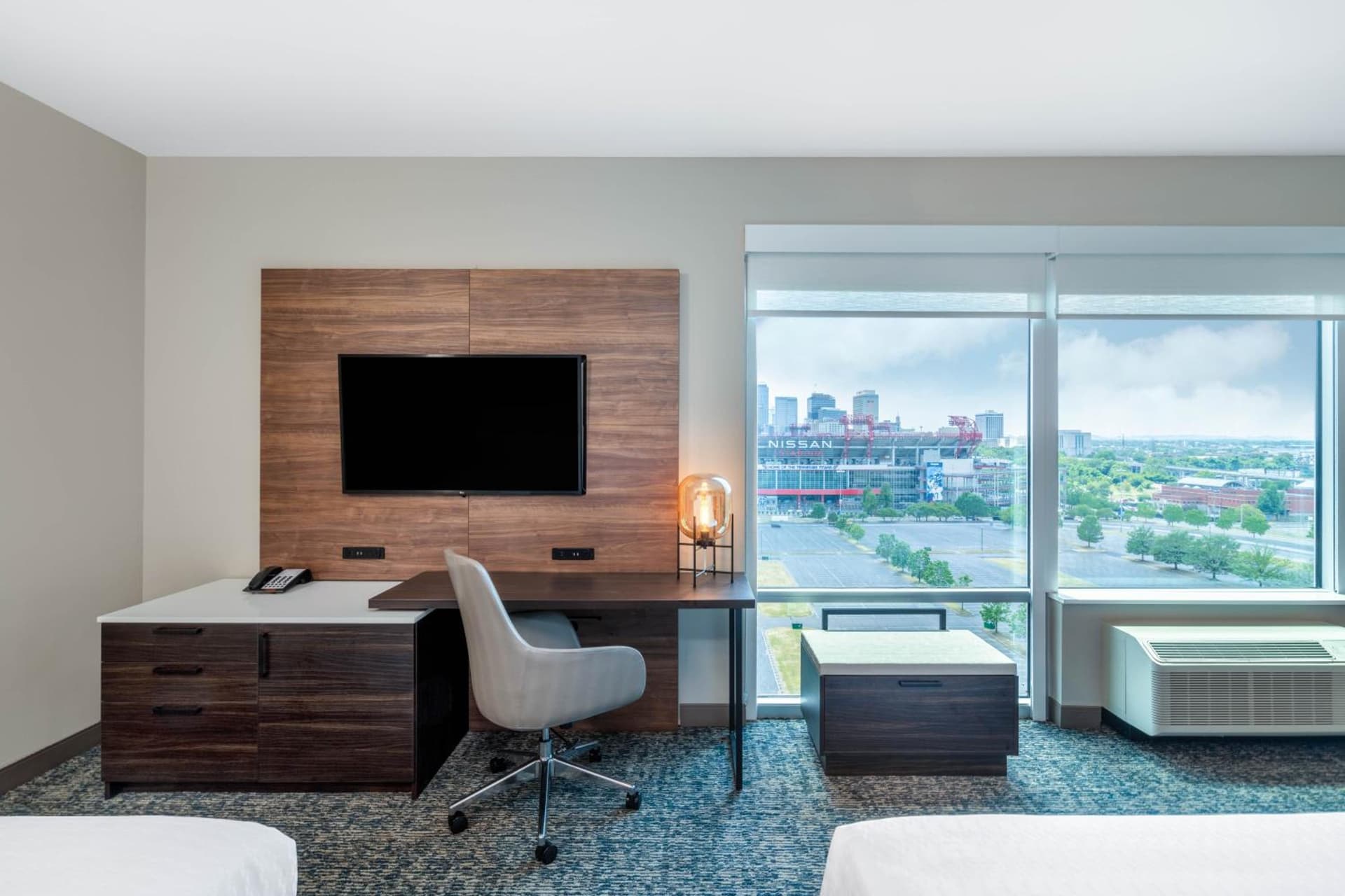 La Quinta Inn & Suites by Wyndham Nashville Downtown Stadium gallery photo in Nashville, TN — image 12