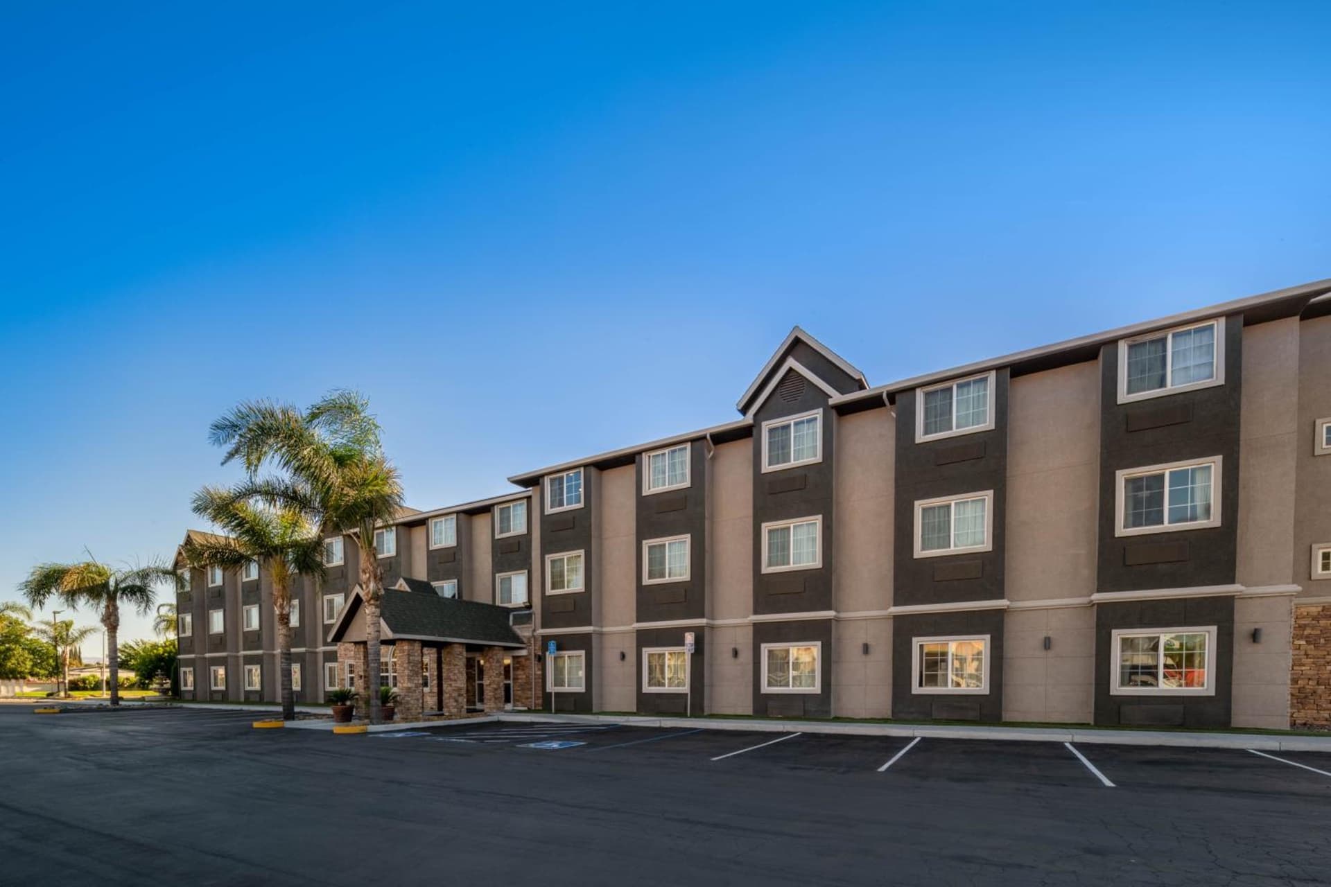 Microtel Inn & Suites by Wyndham Tracy gallery photo in Tracy, CA — image 12