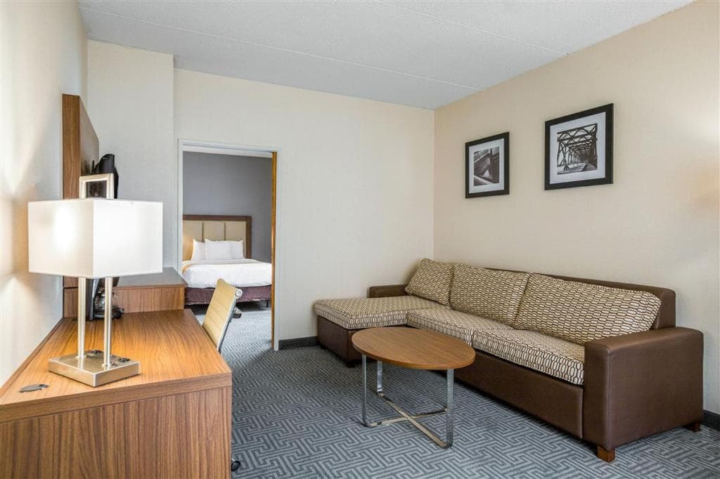 Quality Suites Lansing West gallery photo in Lansing, MI — image 21
