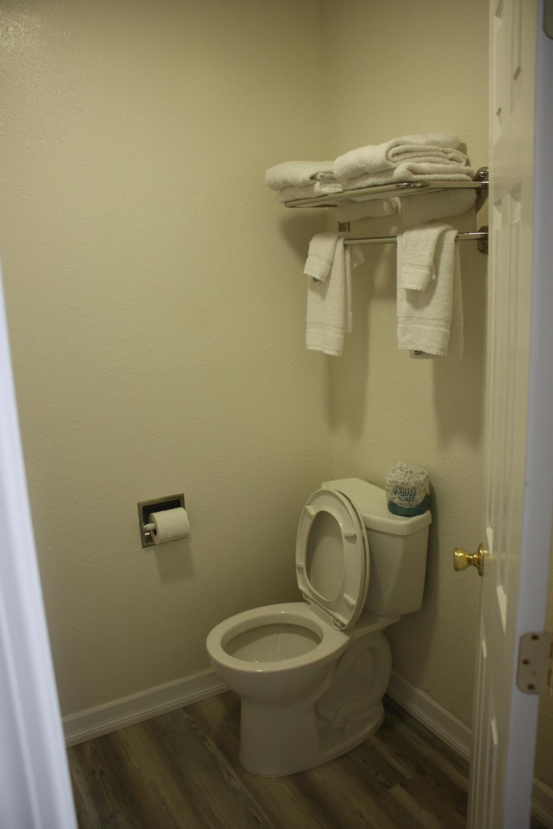 Value Inn & Suites interior in Redding, CA — gallery photo 2