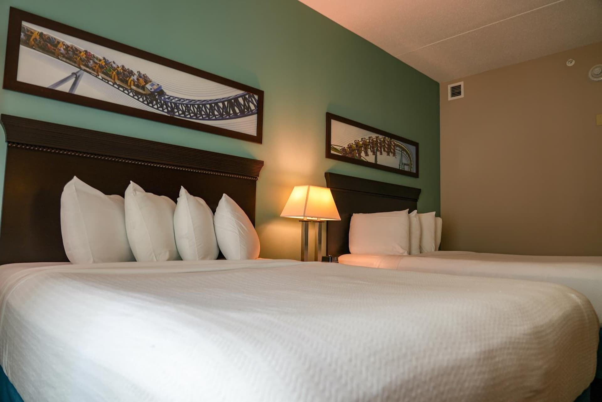 Cedar Point's Express Hotel gallery photo in Sandusky, OH — image 15