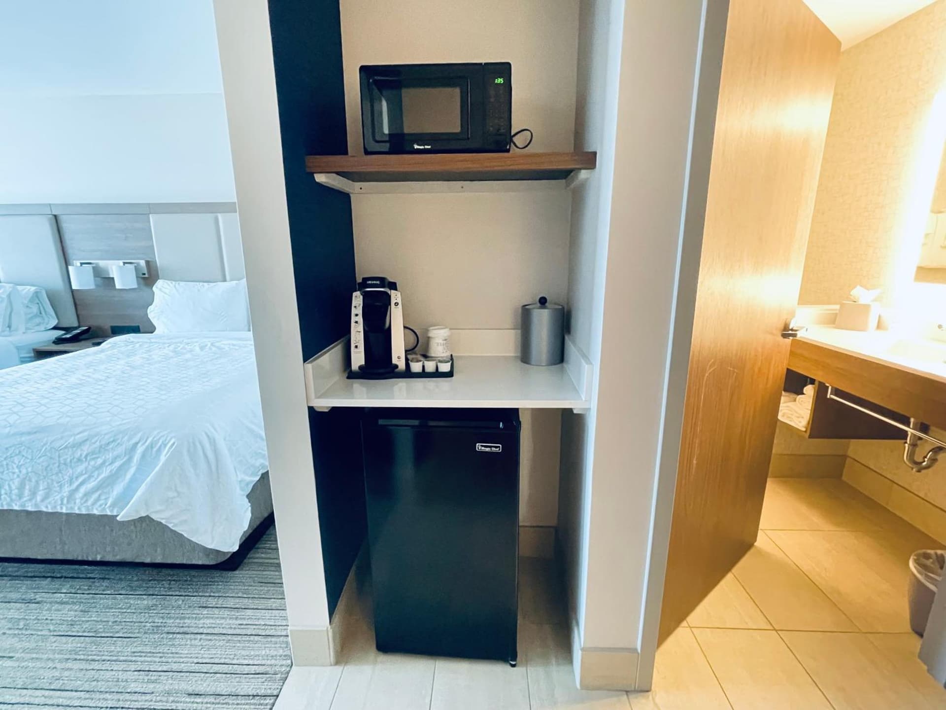 Holiday Inn Express & Suites - Phoenix - Airport North by IHG gallery photo in Phoenix, AZ — image 46