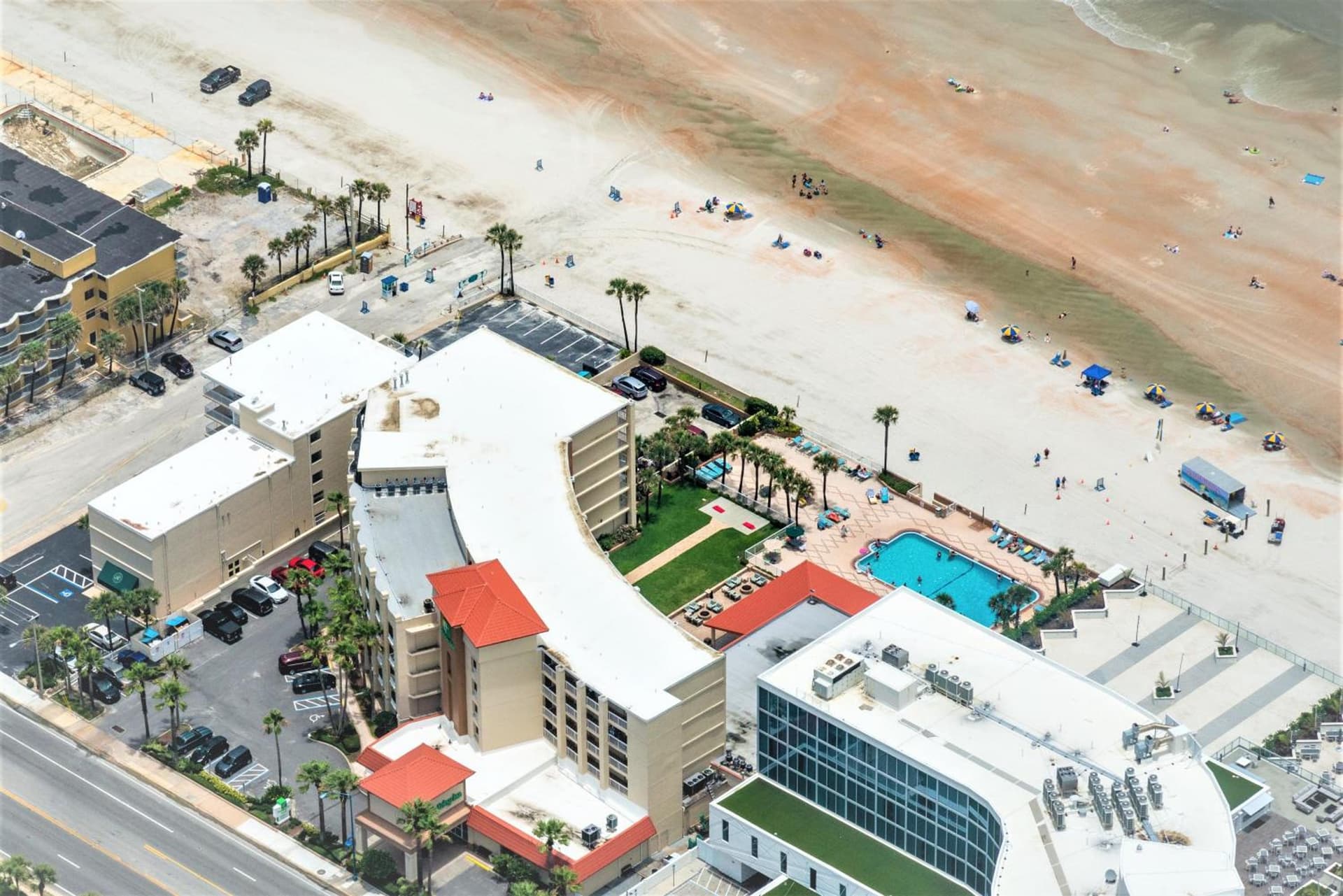 Holiday Inn Hotel & Suites Daytona Beach On The Ocean by IHG interior in Daytona Beach, FL — gallery photo 2