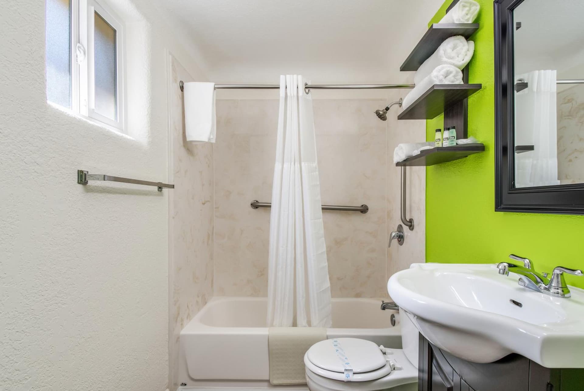 Signature Inn Eugene gallery photo in Eugene, OR — image 4