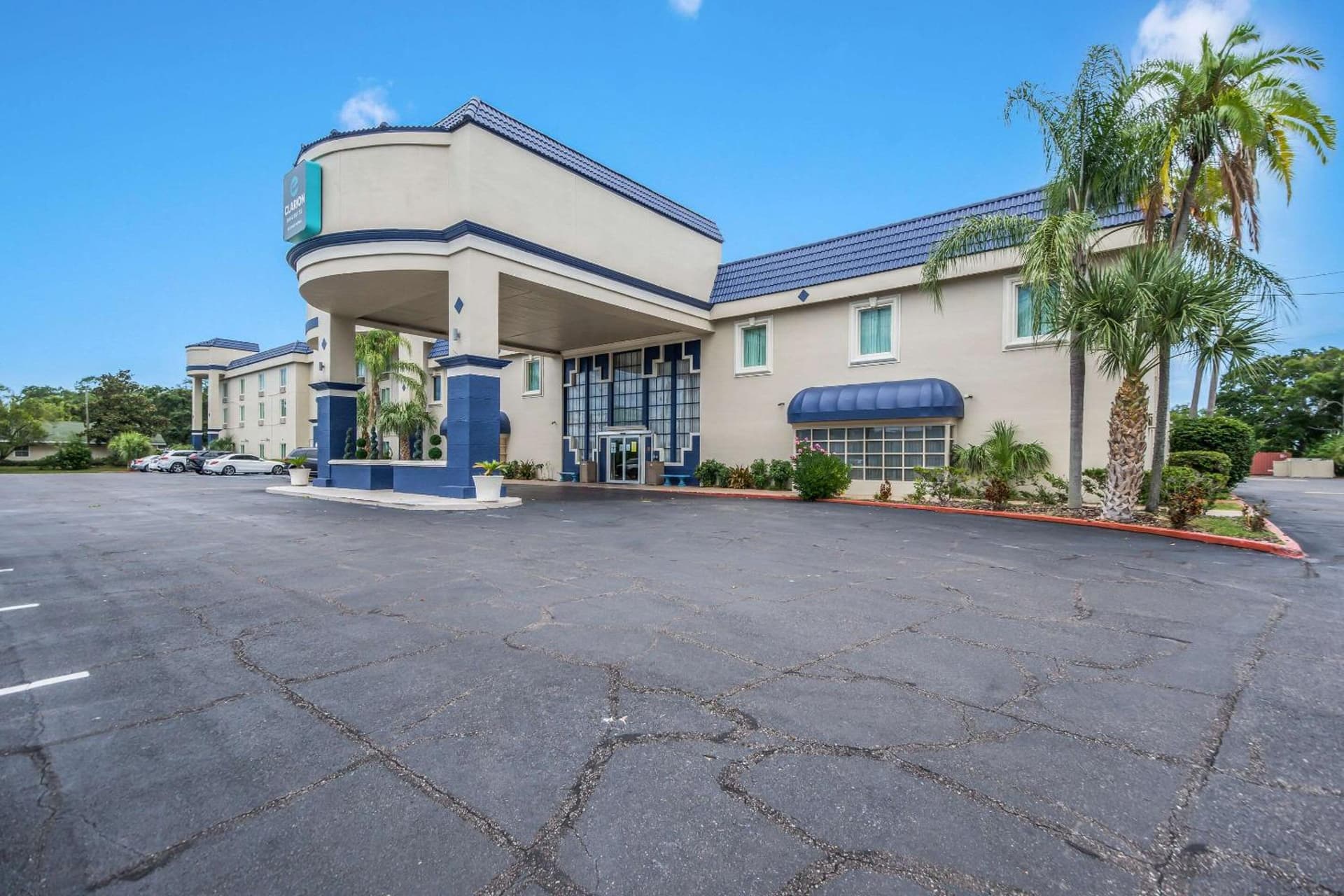 Clarion Inn & Suites Central Clearwater Beach gallery photo in Clearwater, FL — image 6