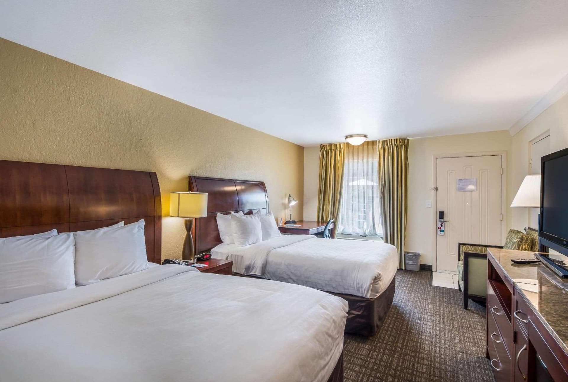 Clarion Inn & Suites Central Clearwater Beach gallery photo in Clearwater, FL — image 58