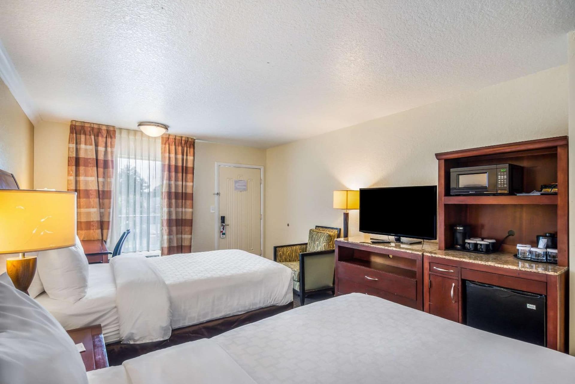 Clarion Inn & Suites Central Clearwater Beach gallery photo in Clearwater, FL — image 79
