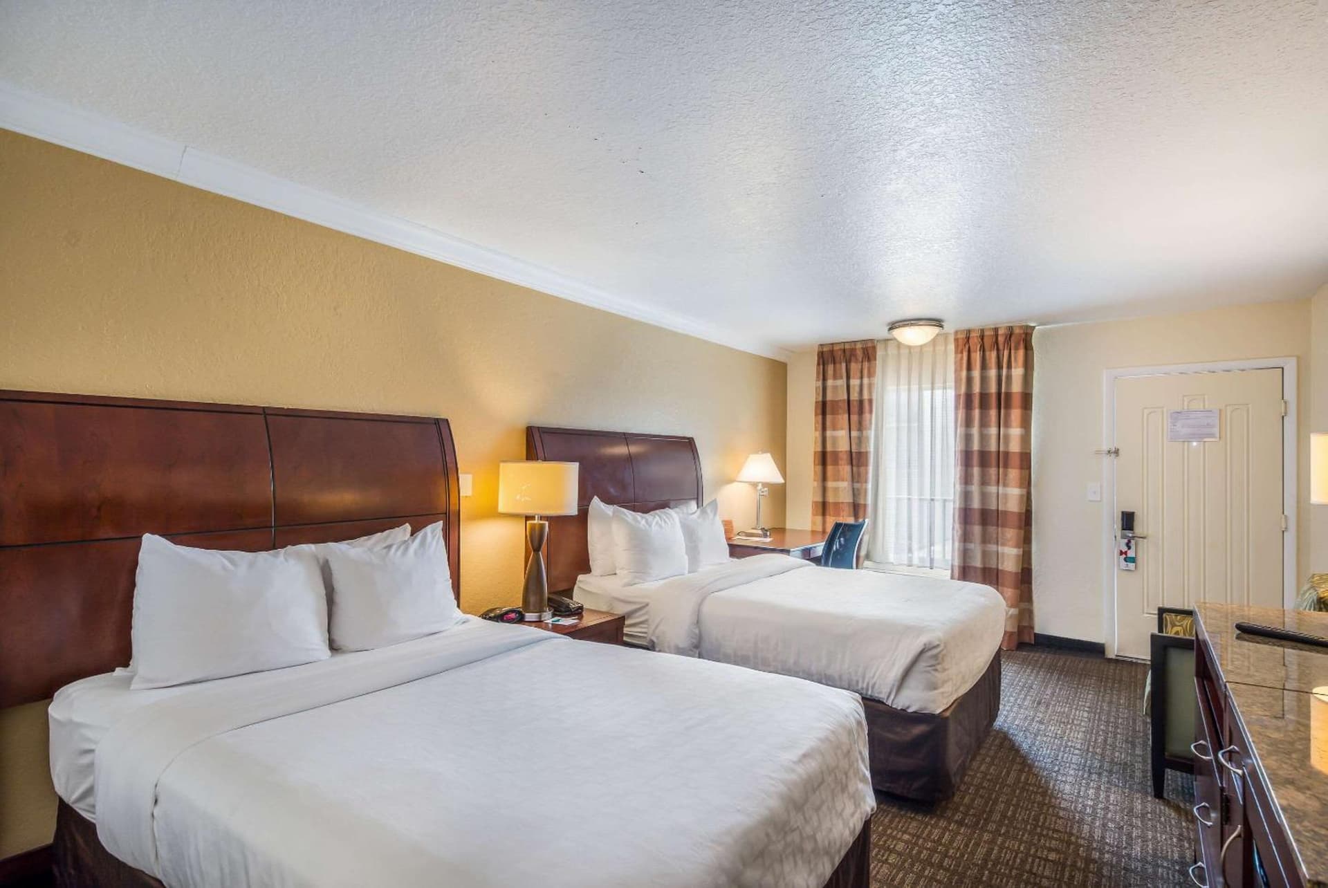 Clarion Inn & Suites Central Clearwater Beach gallery photo in Clearwater, FL — image 11