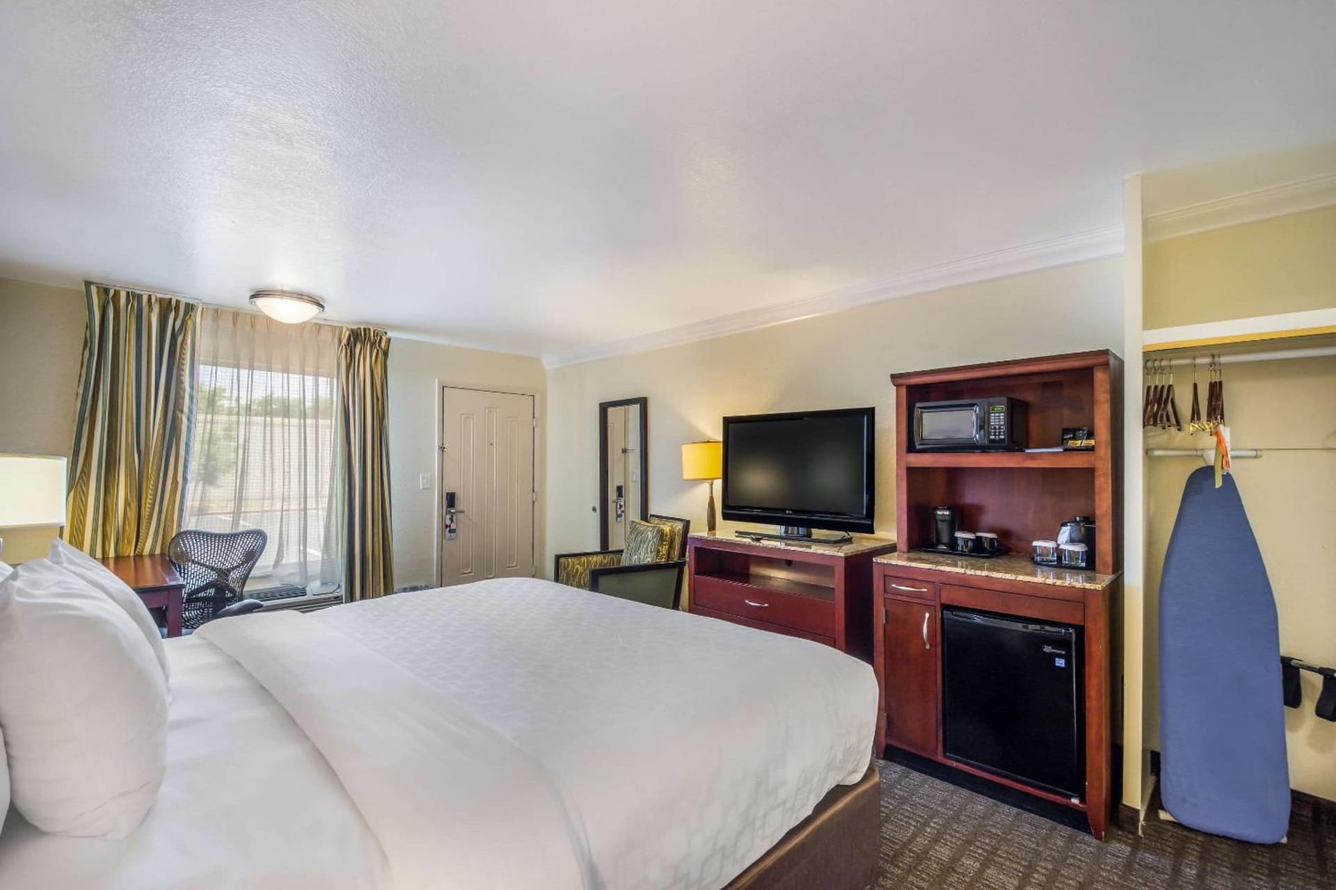 Clarion Inn & Suites Central Clearwater Beach gallery photo in Clearwater, FL — image 27