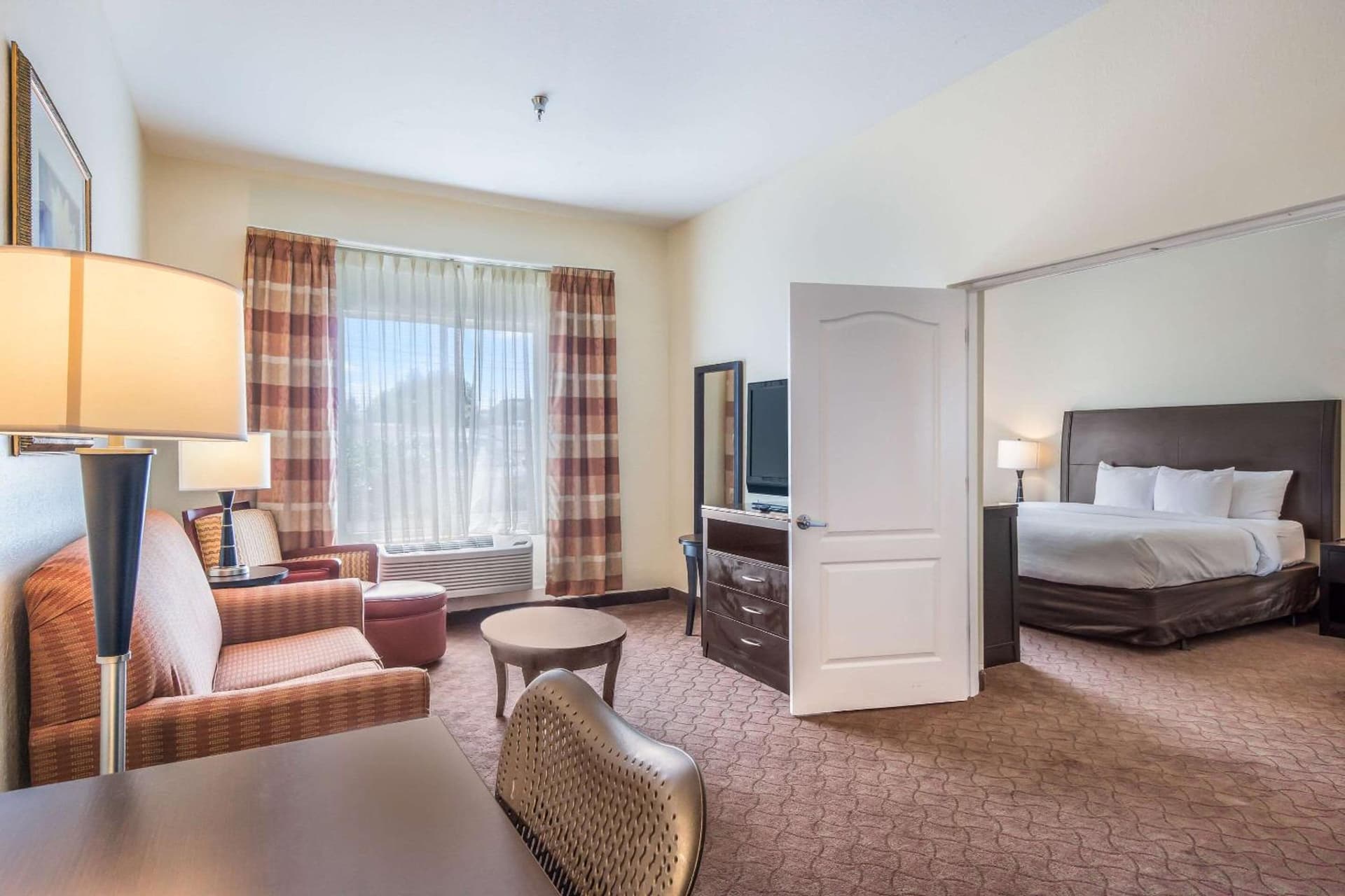 Clarion Inn & Suites Central Clearwater Beach gallery photo in Clearwater, FL — image 57