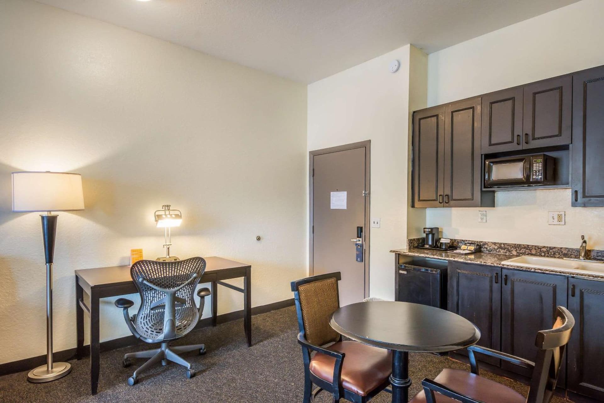 Clarion Inn & Suites Central Clearwater Beach gallery photo in Clearwater, FL — image 59