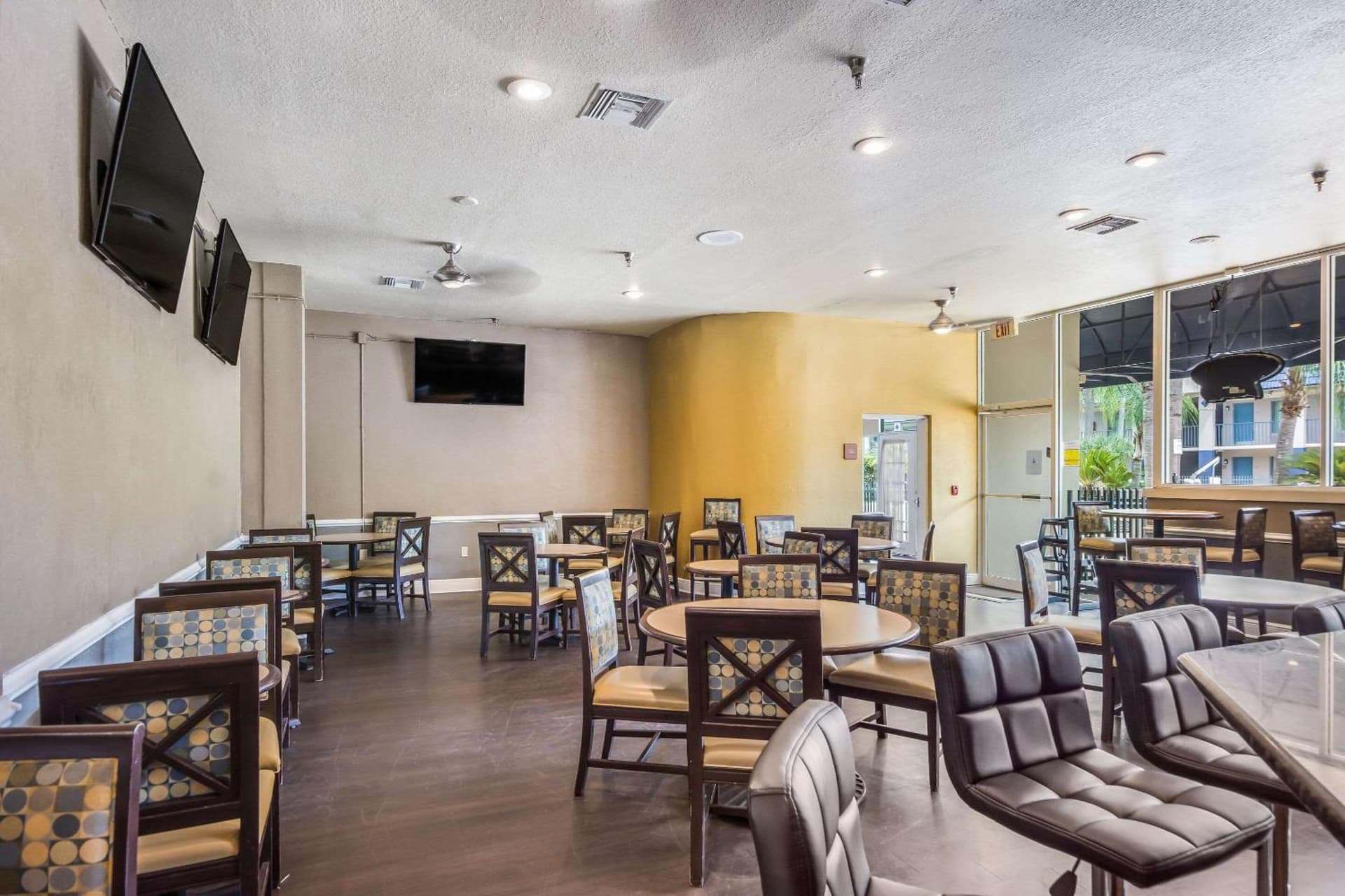 Clarion Inn & Suites Central Clearwater Beach gallery photo in Clearwater, FL — image 19