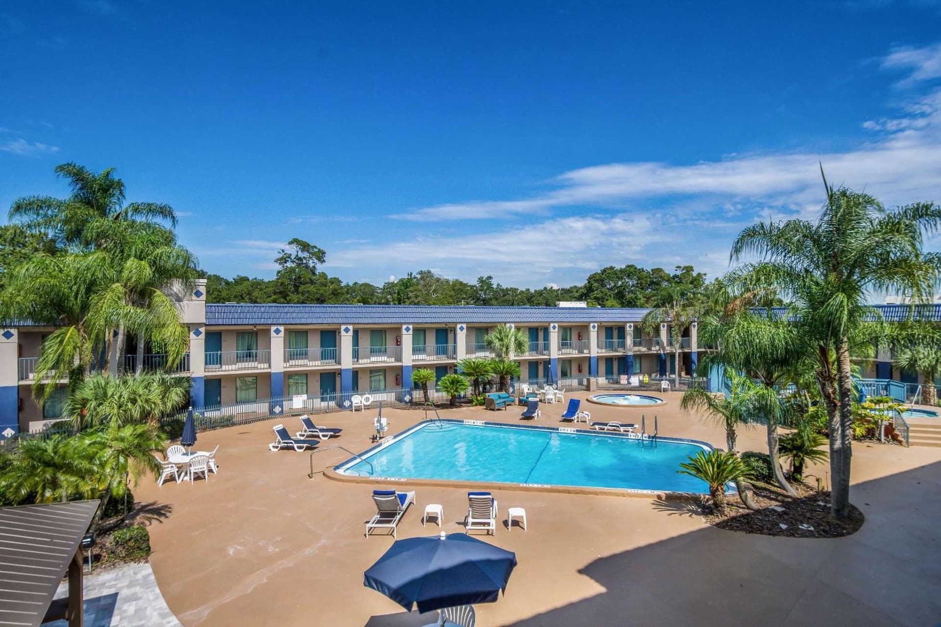 Clarion Inn & Suites Central Clearwater Beach gallery photo in Clearwater, FL — image 34