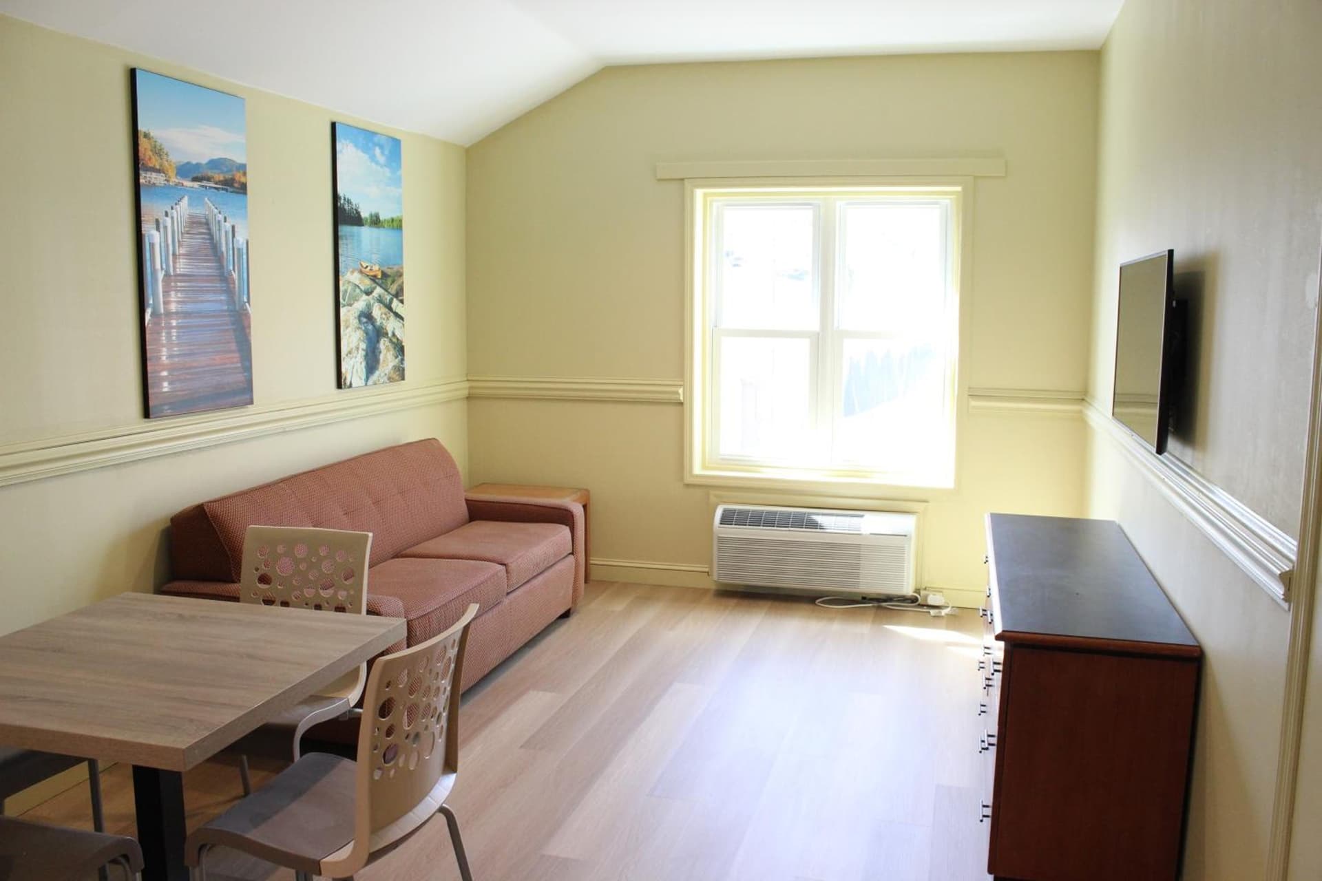 Surfside On The Lake interior in Lake George — gallery photo 2