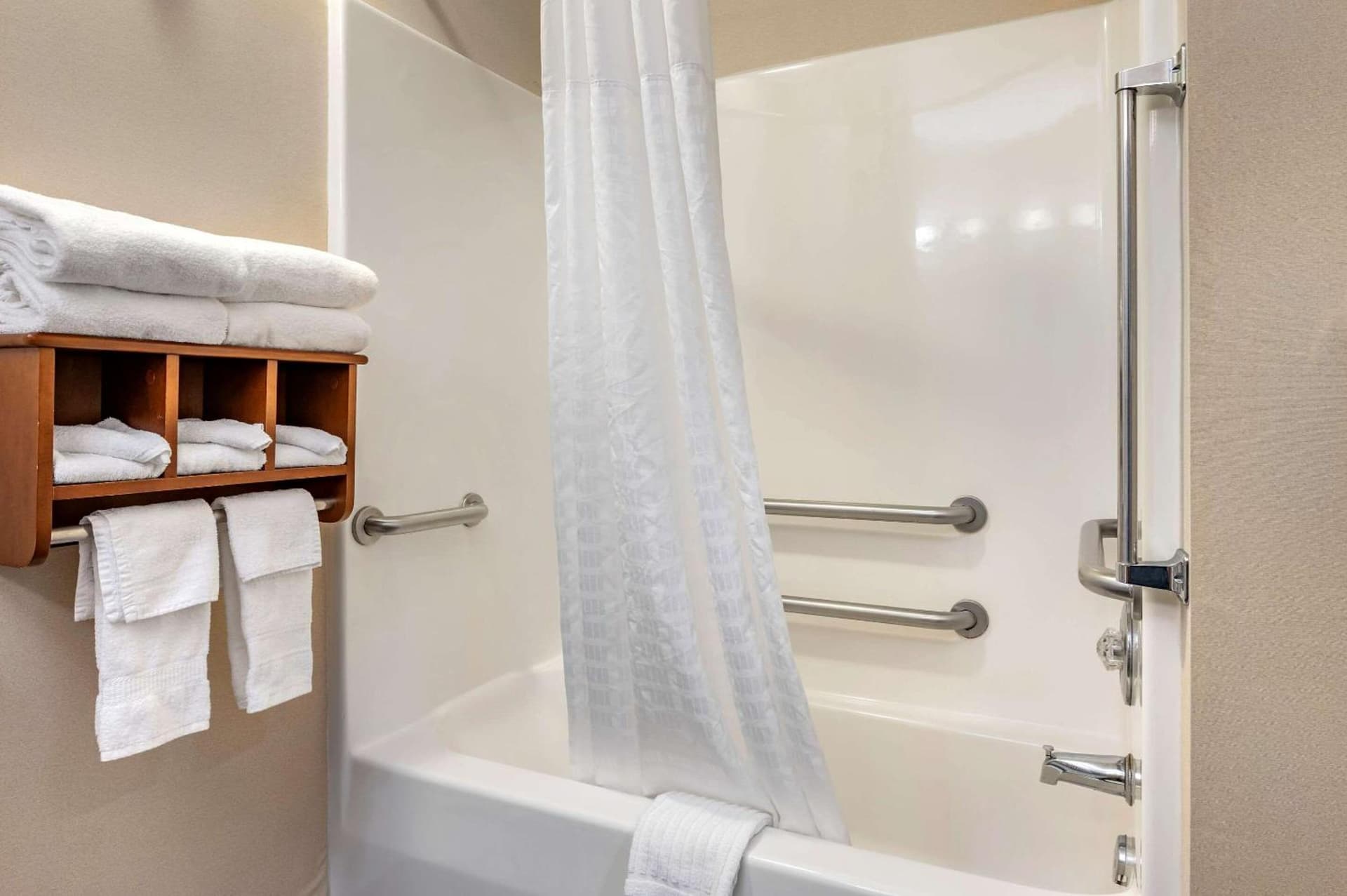 Comfort Suites Columbus West - Hilliard gallery photo in Columbus, OH — image 4