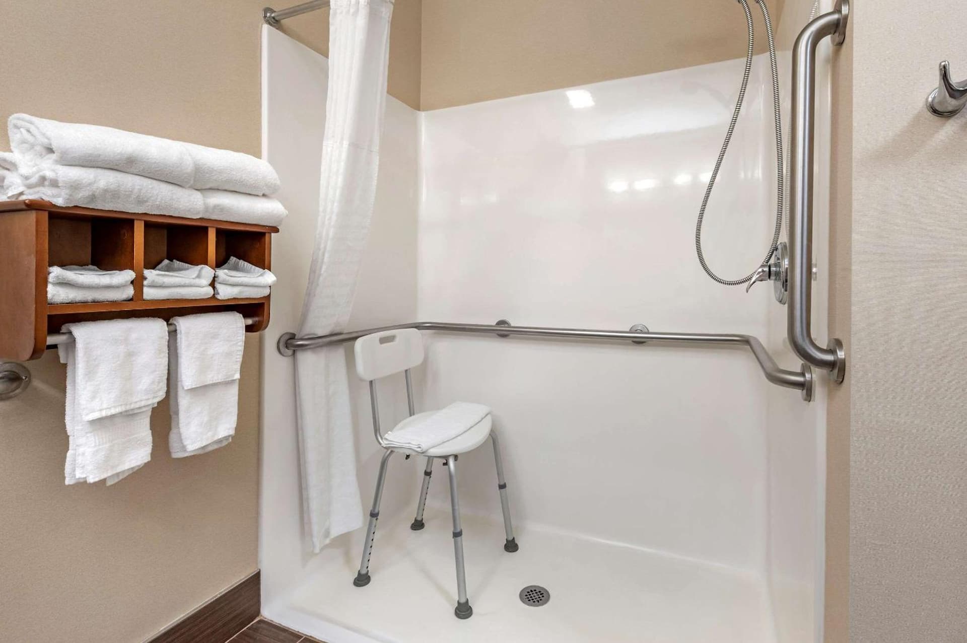 Comfort Suites Columbus West - Hilliard gallery photo in Columbus, OH — image 9