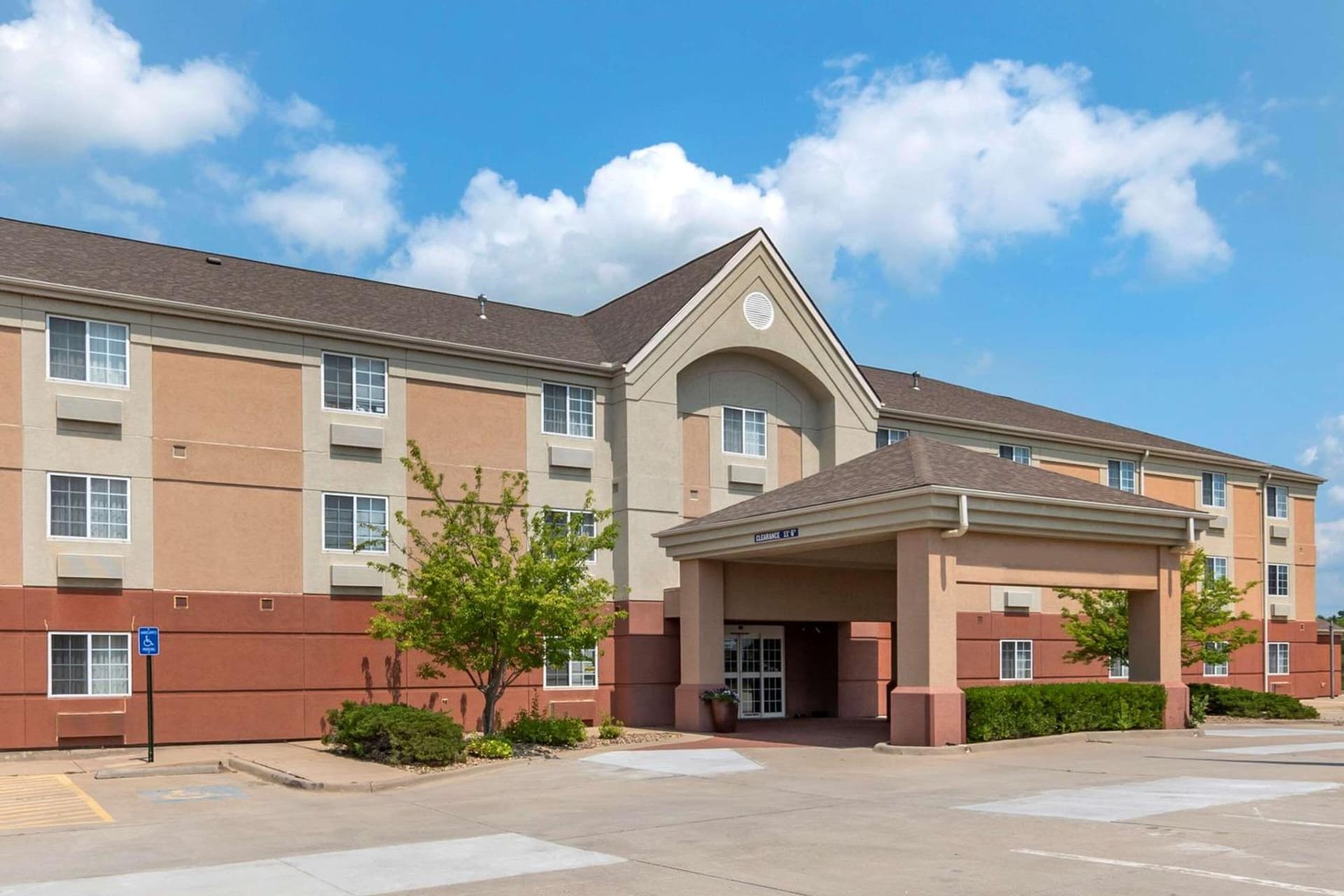 MainStay Suites Emporia property views in Emporia, KS — gallery photo 3