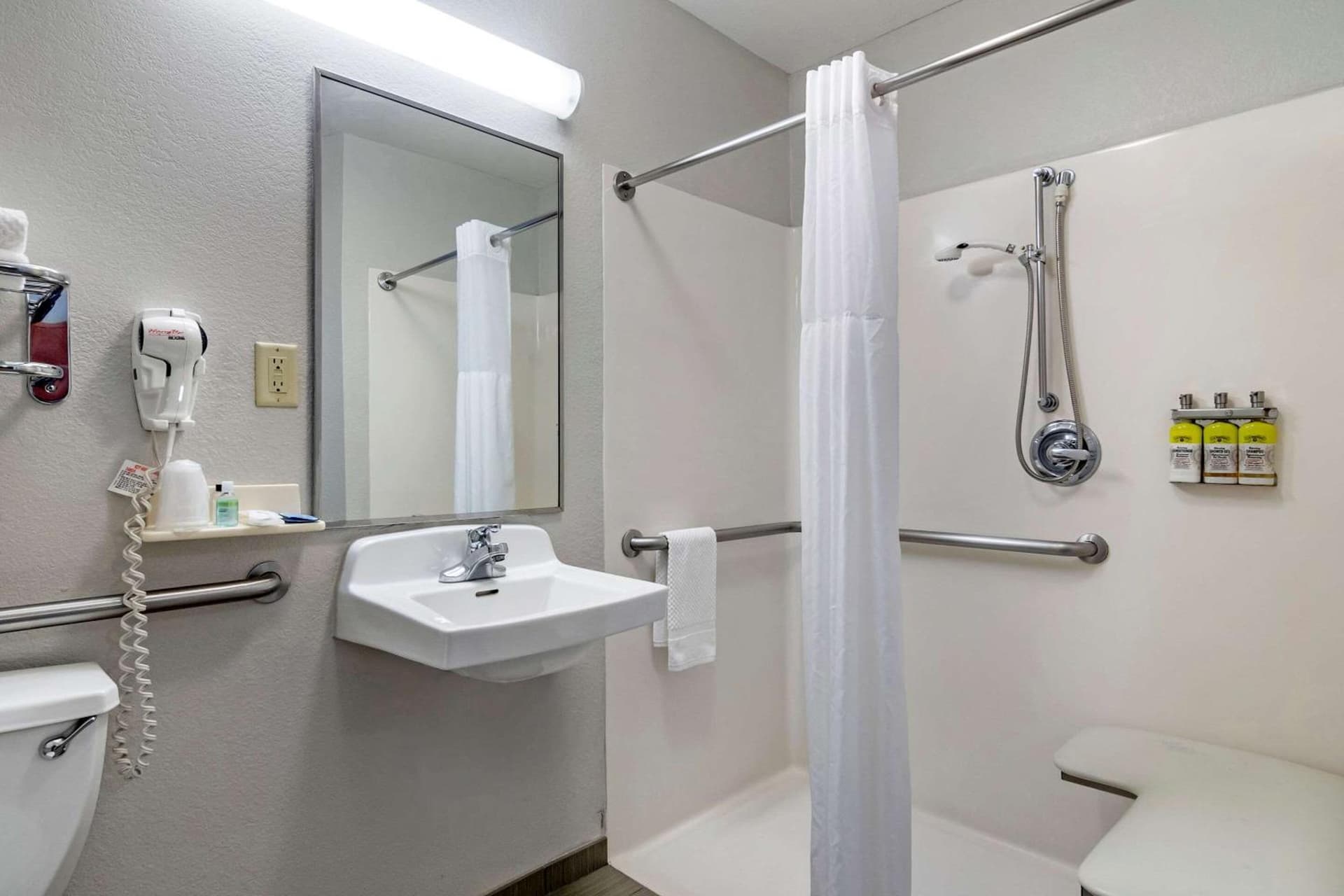 MainStay Suites Emporia interior in Emporia, KS — gallery photo 2