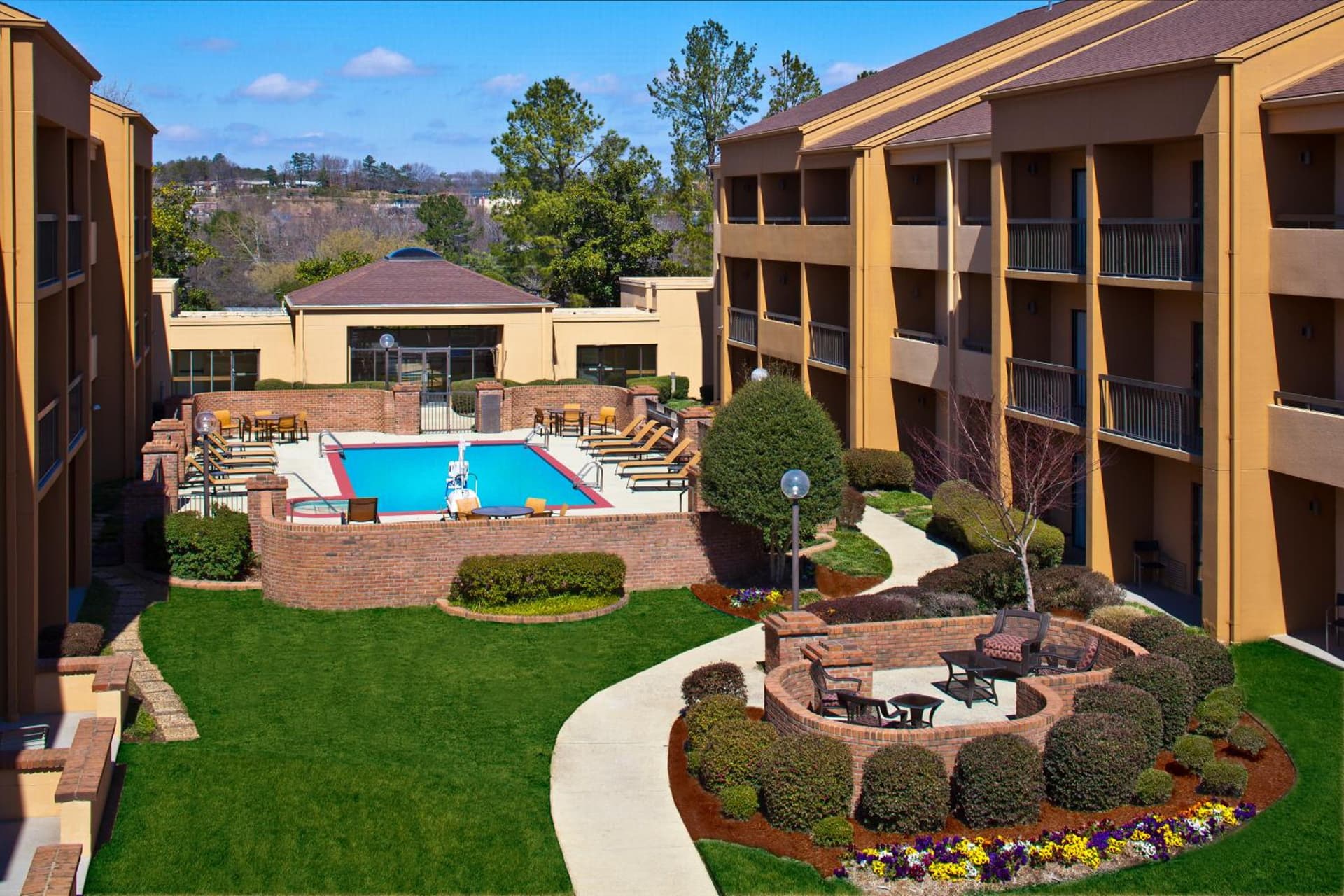 Courtyard by Marriott Little Rock West interior in Little Rock, AR — gallery photo 2