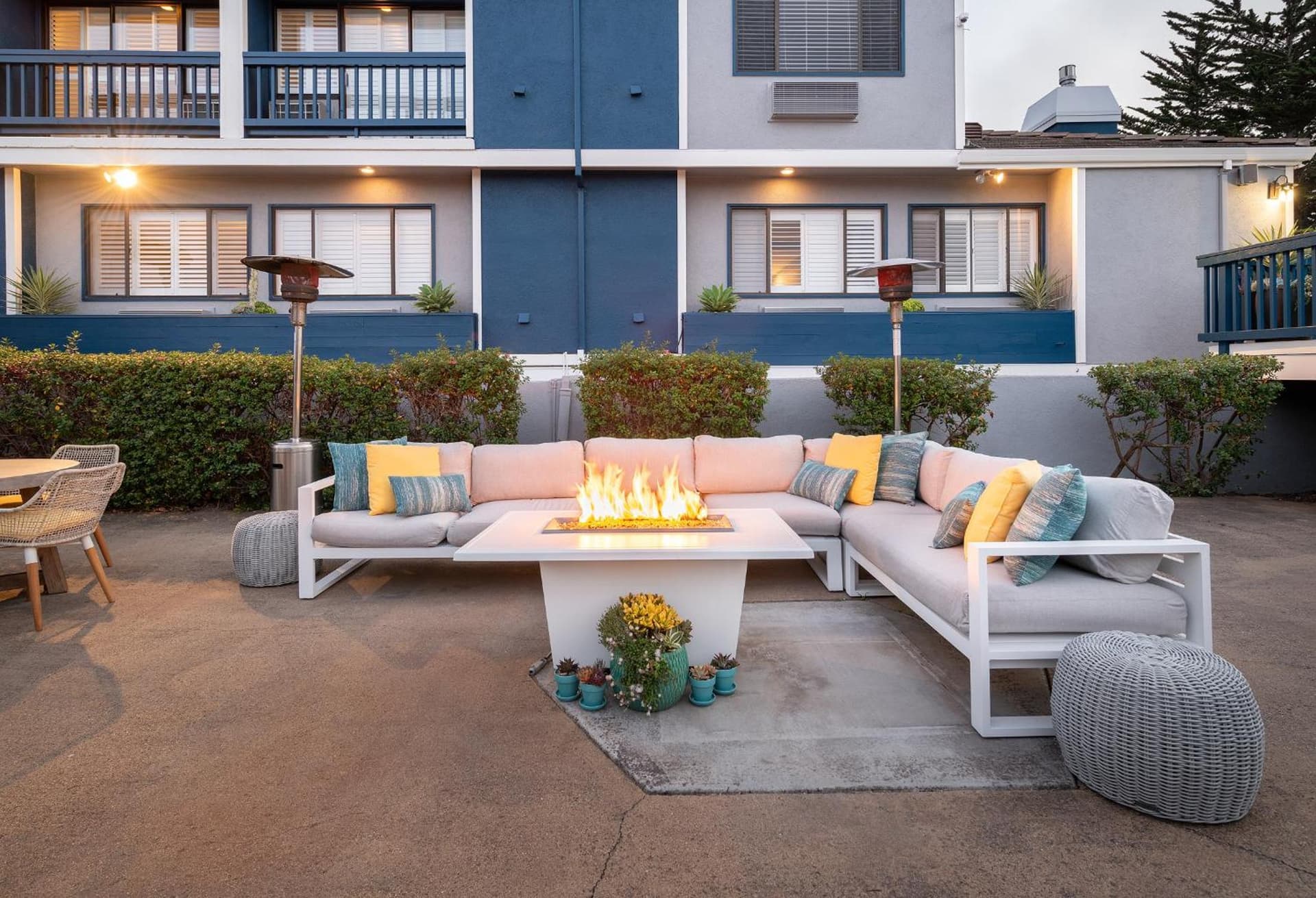 Mariposa Inn and Suites property views in Monterey, CA — gallery photo 3