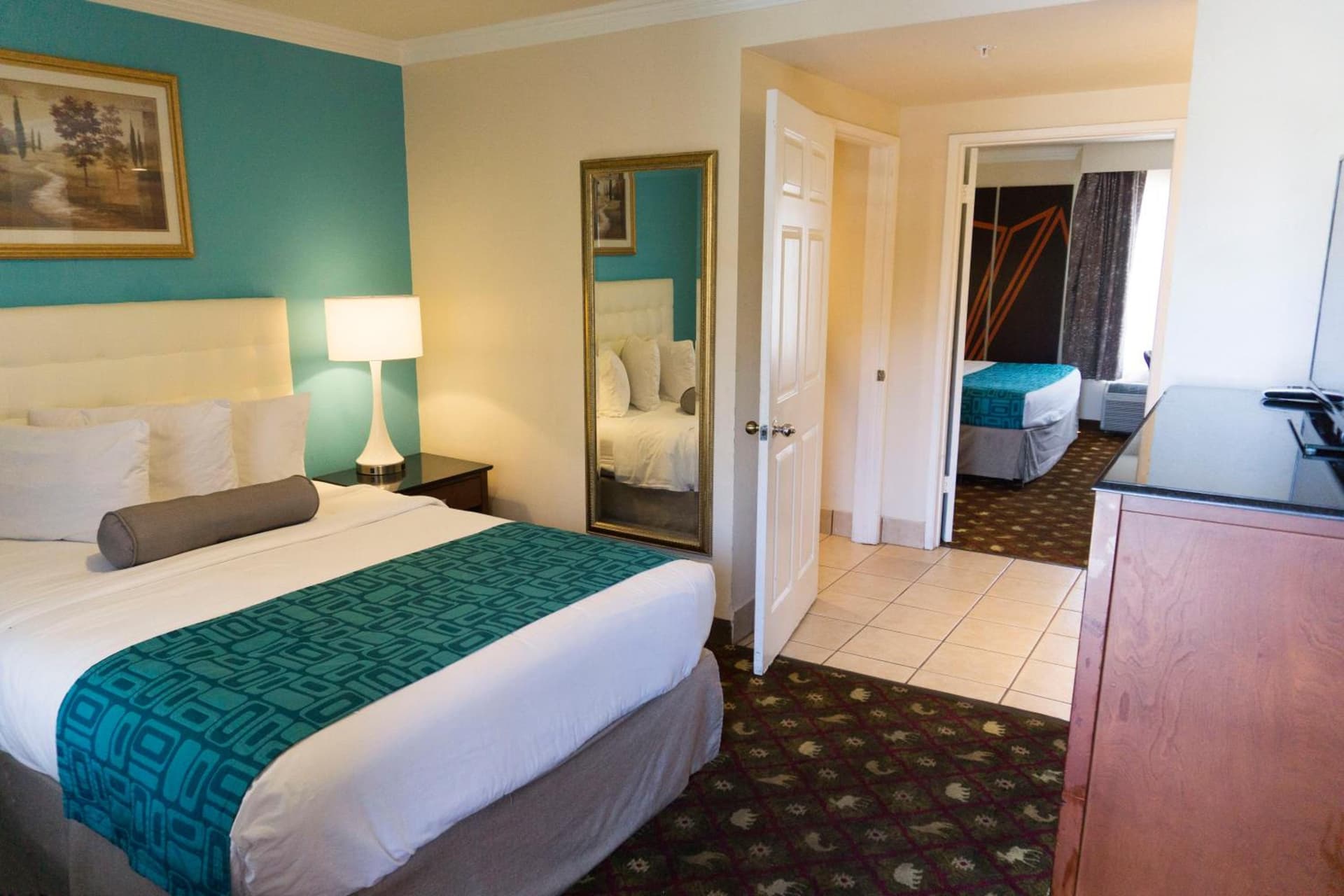 Howard Johnson by Wyndham Pasadena property views in Pasadena, CA — gallery photo 3