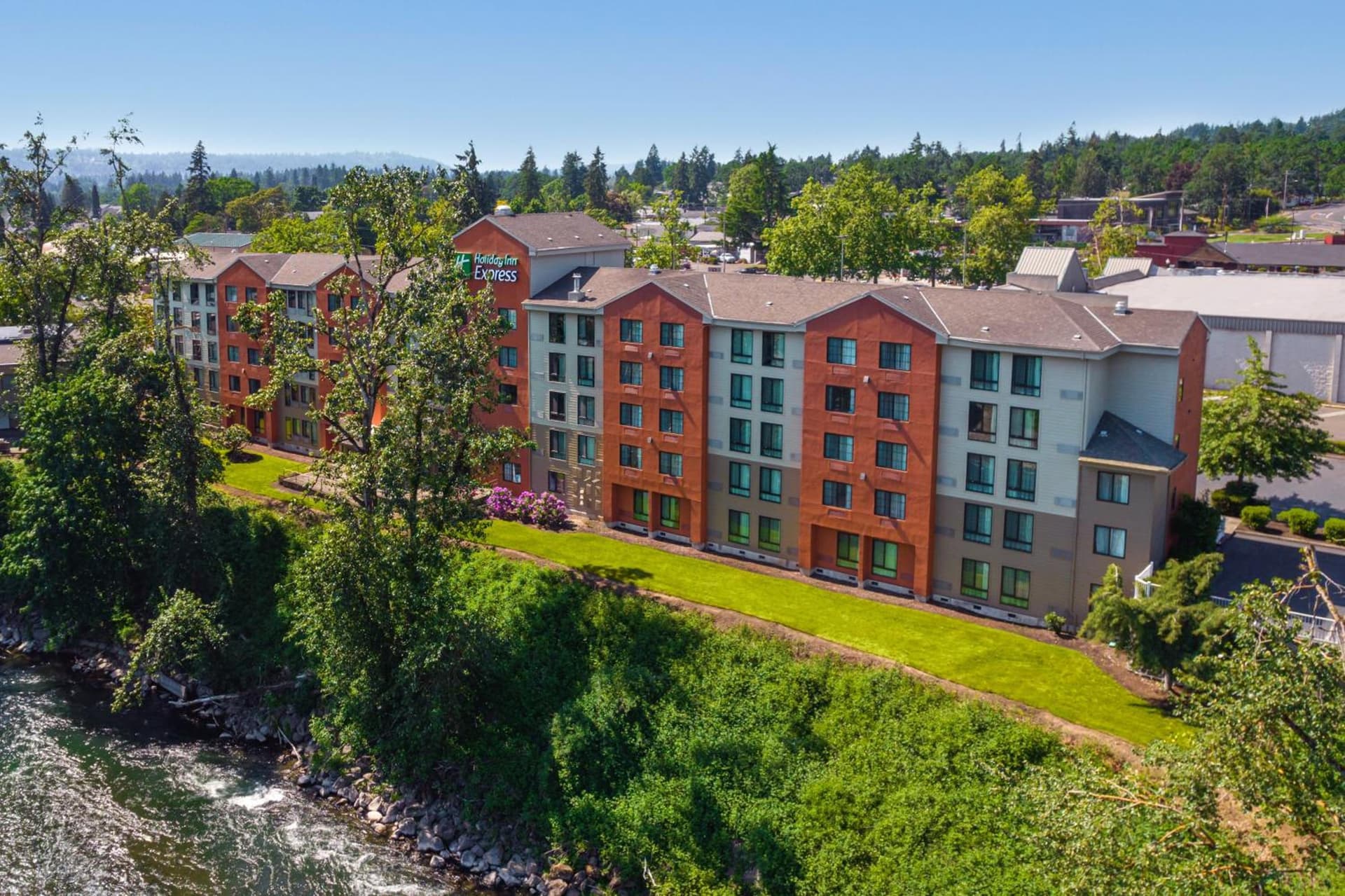 Holiday Inn Express Portland SE - Clackamas Area by IHG featured exterior or lobby in Gladstone, OR — similar hotel