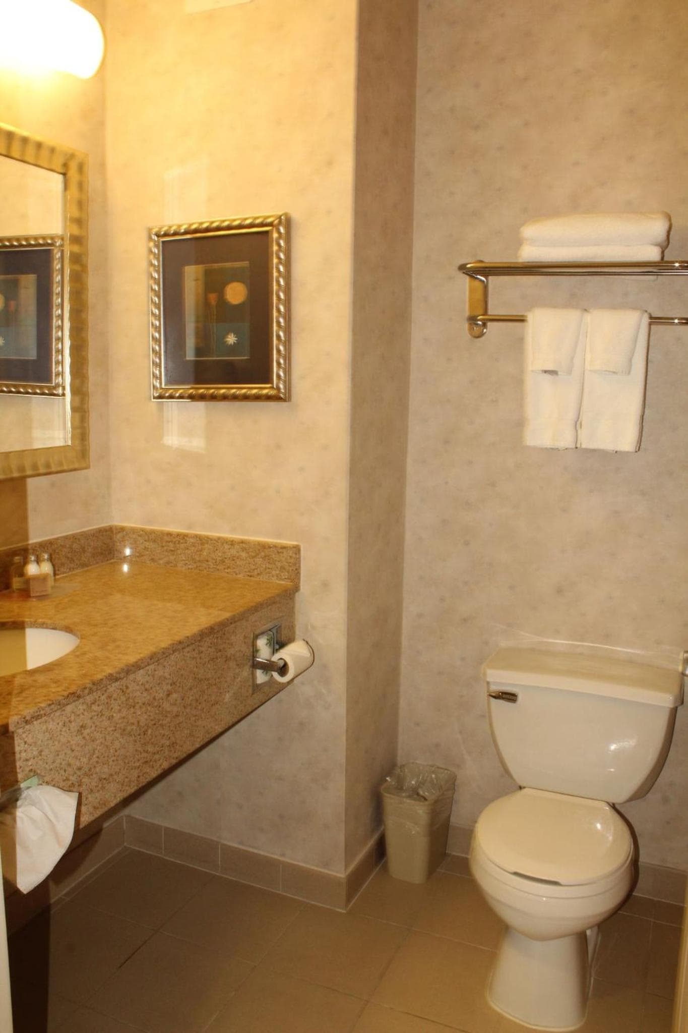 Marco LaGuardia Hotel & Suites gallery photo in Queens, NY — image 4