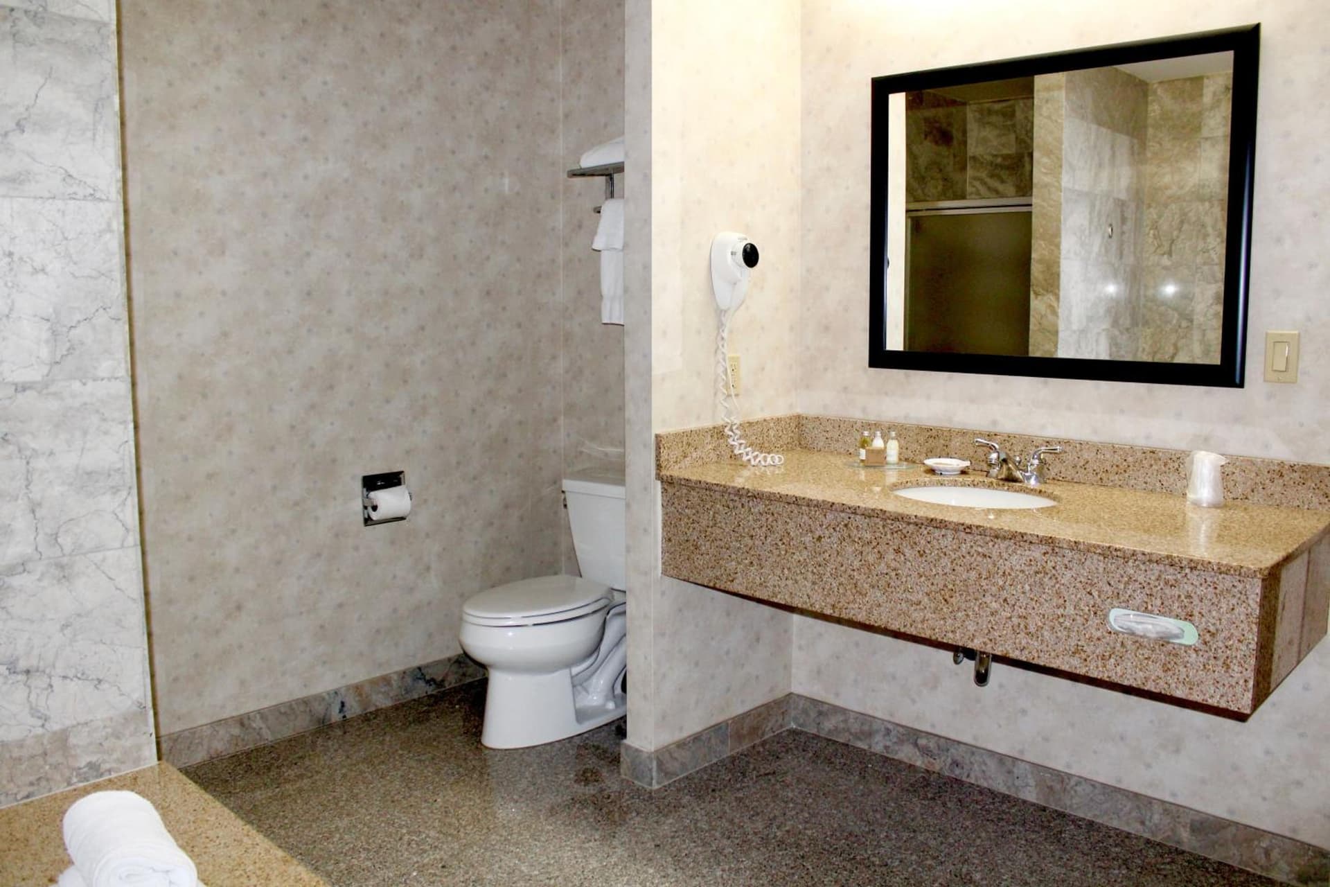 Marco LaGuardia Hotel & Suites gallery photo in Queens, NY — image 9