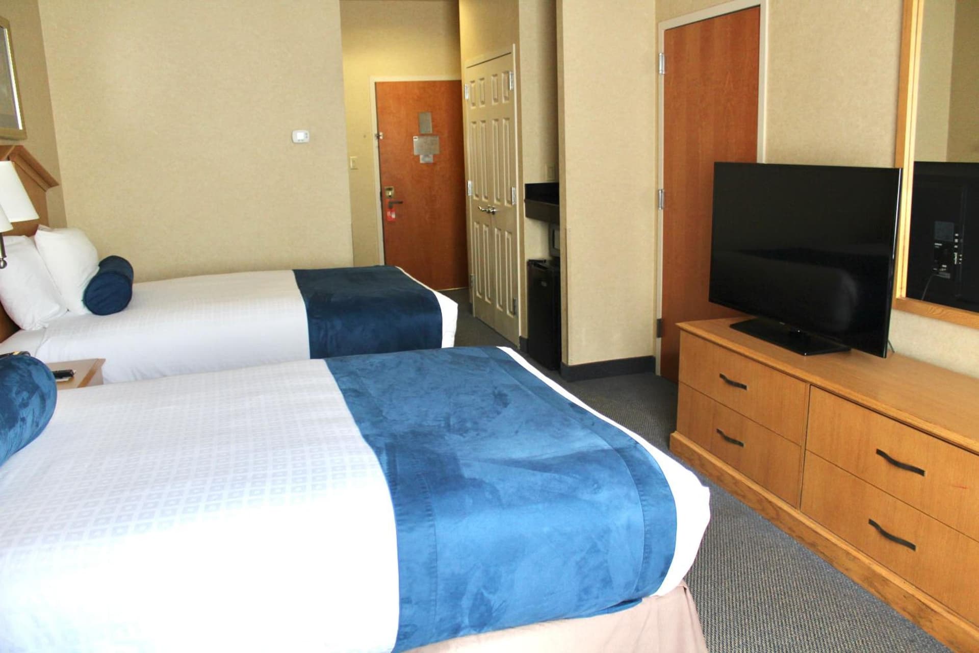 Marco LaGuardia Hotel & Suites interior in Queens, NY — gallery photo 2