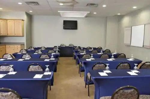 Marco LaGuardia Hotel & Suites gallery photo in Queens, NY — image 8