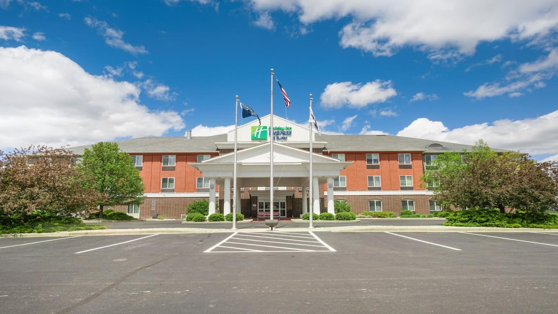 Holiday Inn Express Hotel & Suites Portland by IHG featured exterior or lobby in Portland, IN — similar hotel