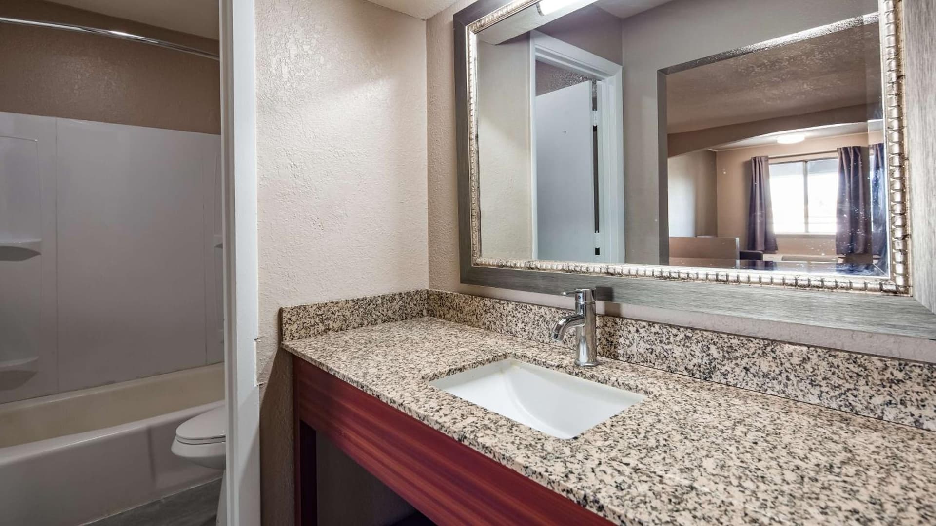 SureStay Hotel By Best Western Olathe gallery photo in Olathe, KS — image 24