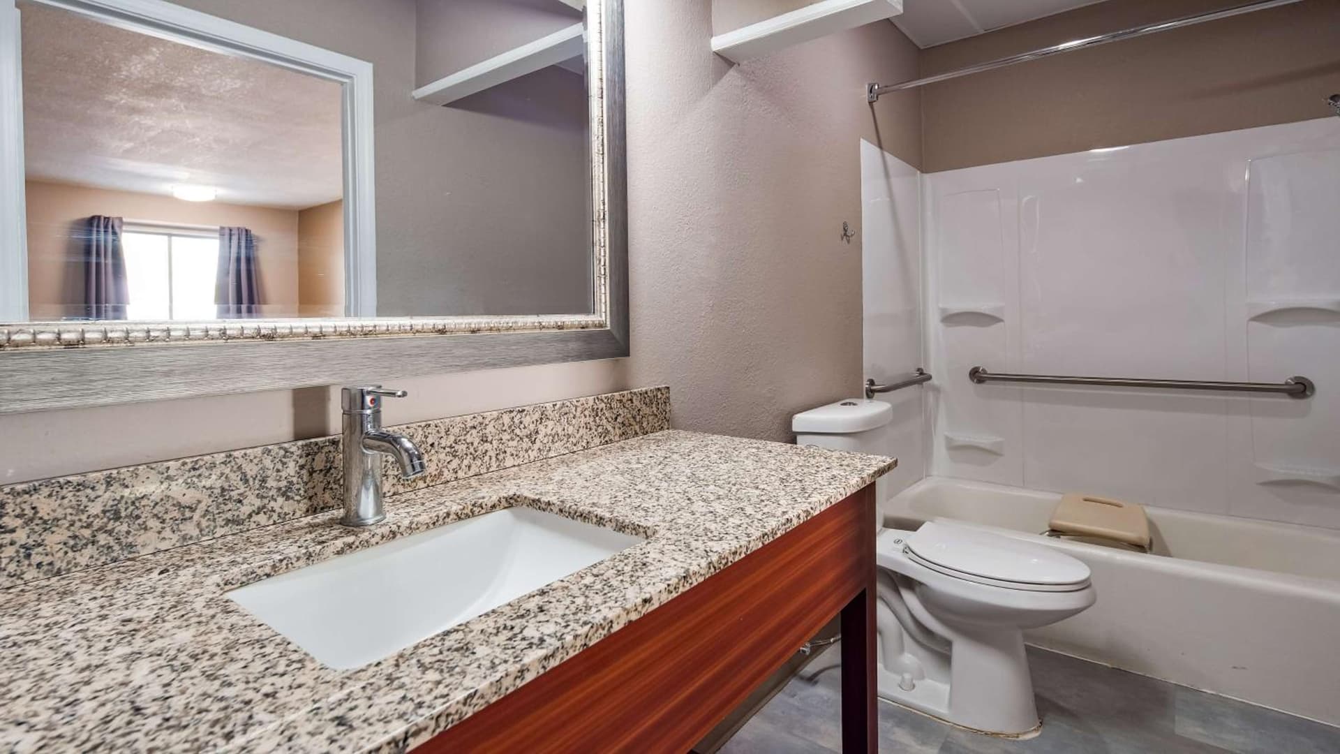 SureStay Hotel By Best Western Olathe gallery photo in Olathe, KS — image 16
