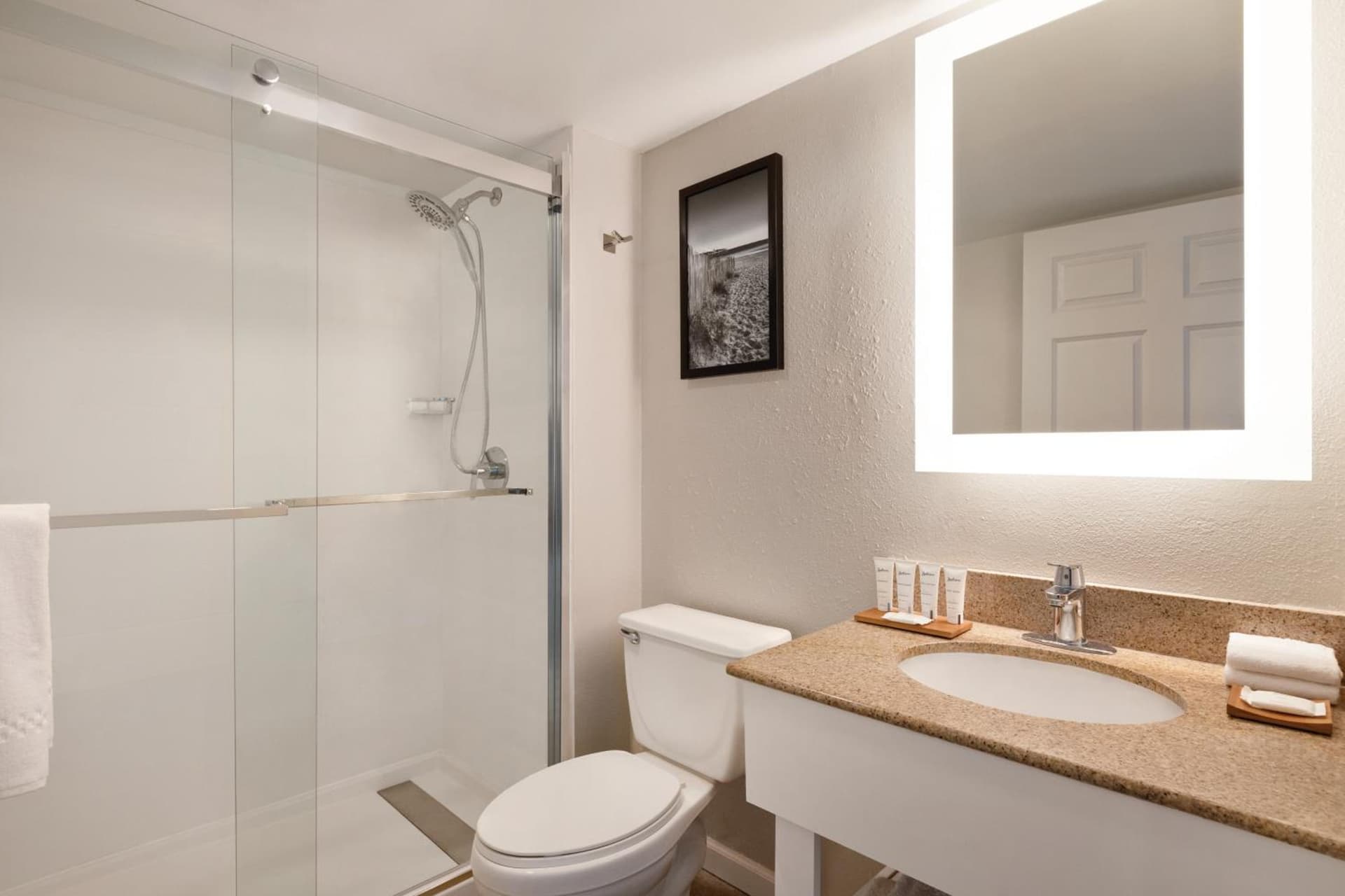 Radisson Beachfront Hotel - Panama City Beach gallery photo in Panama City Beach, FL — image 62