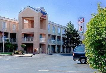 Baymont by Wyndham Kalamazoo East interior in Kalamazoo, MI — gallery photo 2