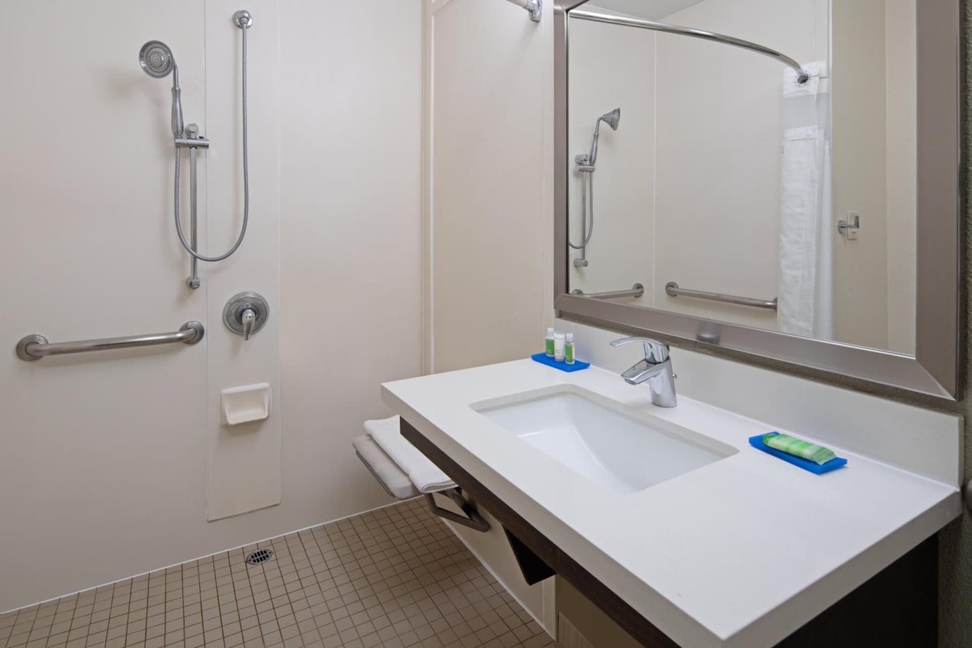 Holiday Inn Express & Suites - Valencia - Santa Clarita by IHG gallery photo in Valencia, CA — image 4