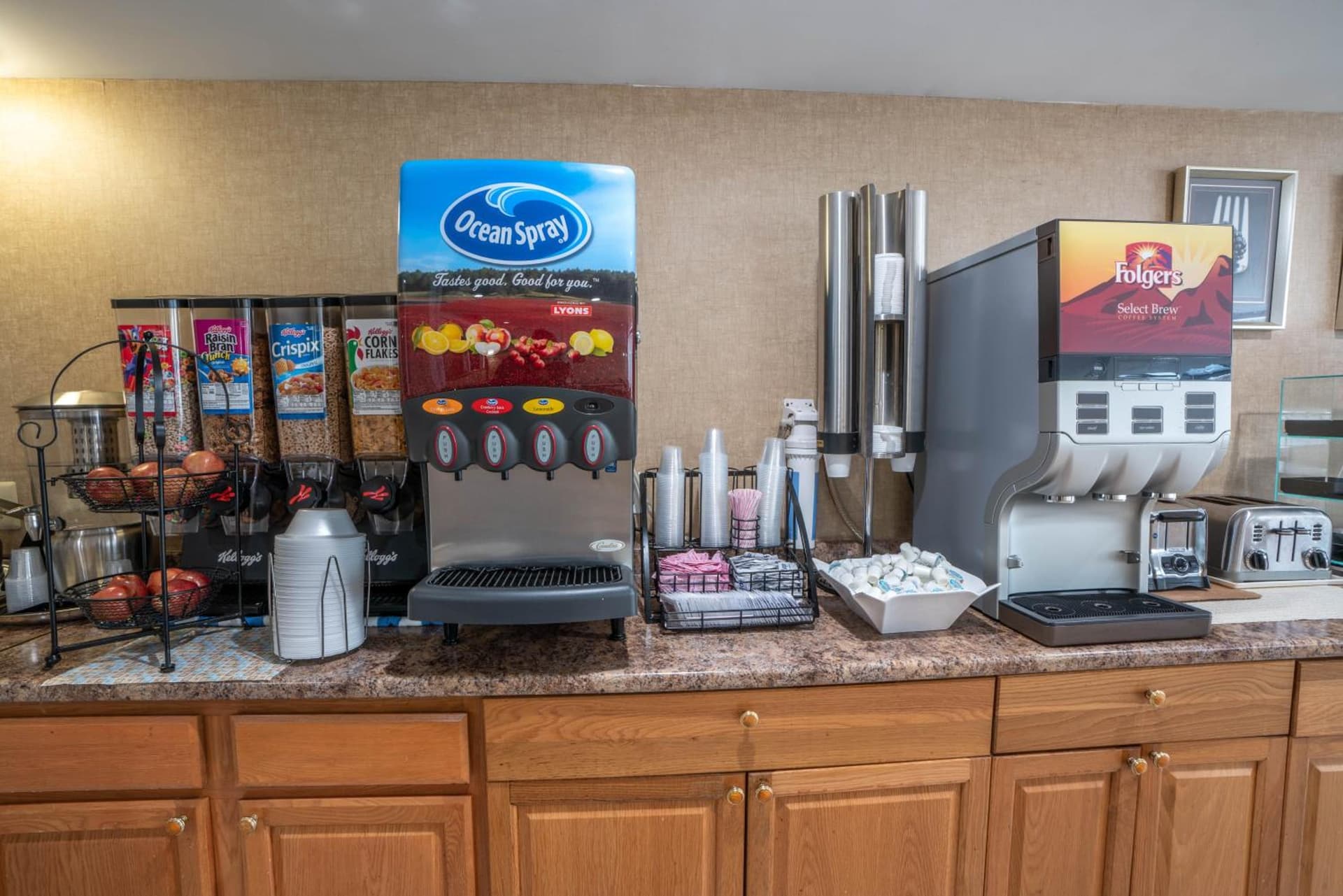 Ambassador Inn and Suites gallery photo in South Yarmouth, MA — image 8