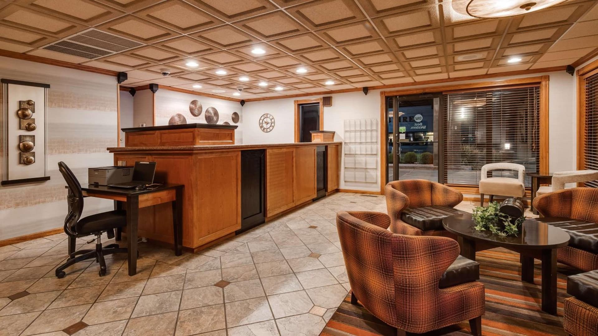 Best Western Angus Inn interior in Great Bend, KS — gallery photo 2