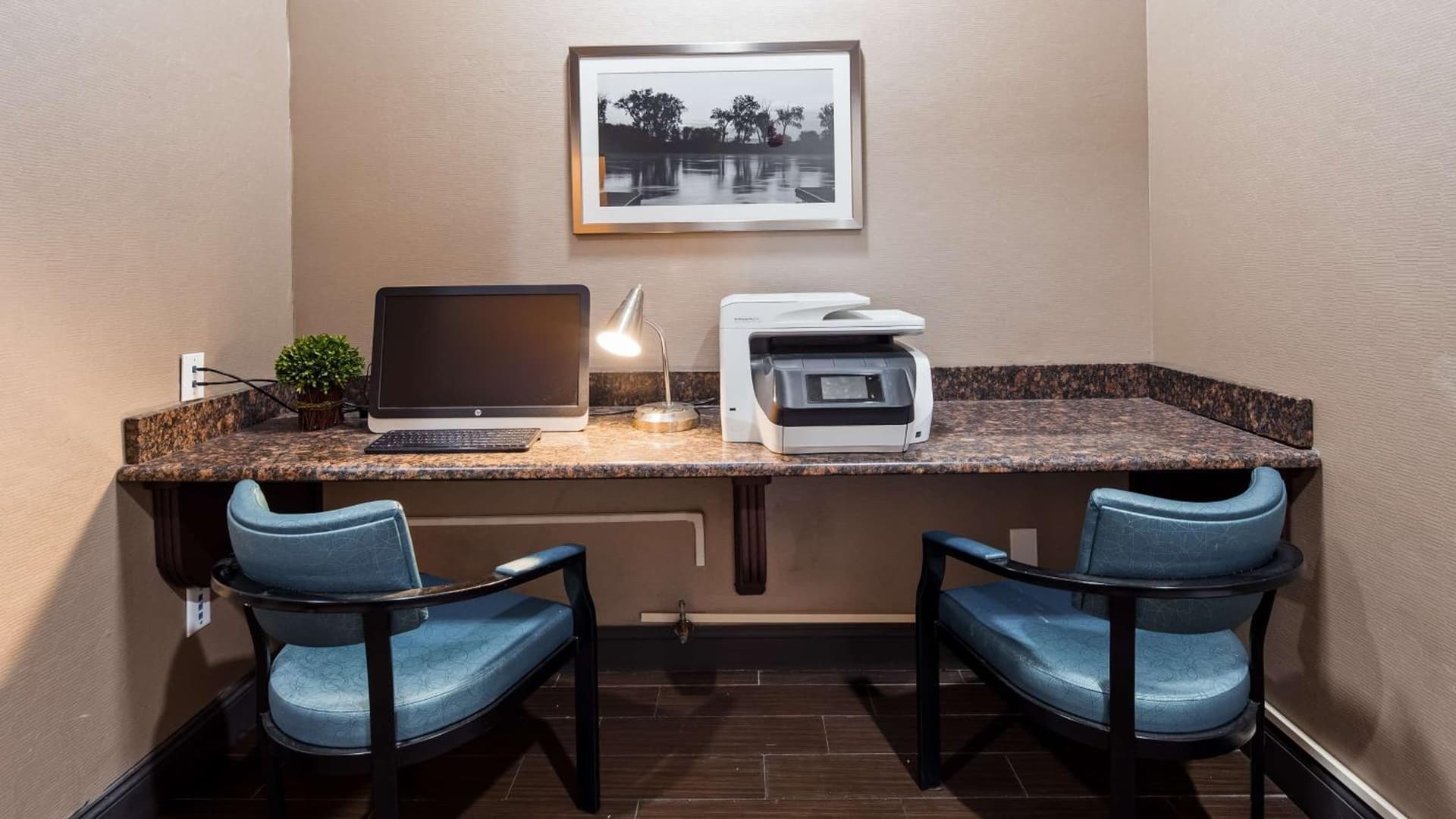 Best Western Plus Lee's Summit Hotel & Suites gallery photo in Lees Summit, MO — image 27