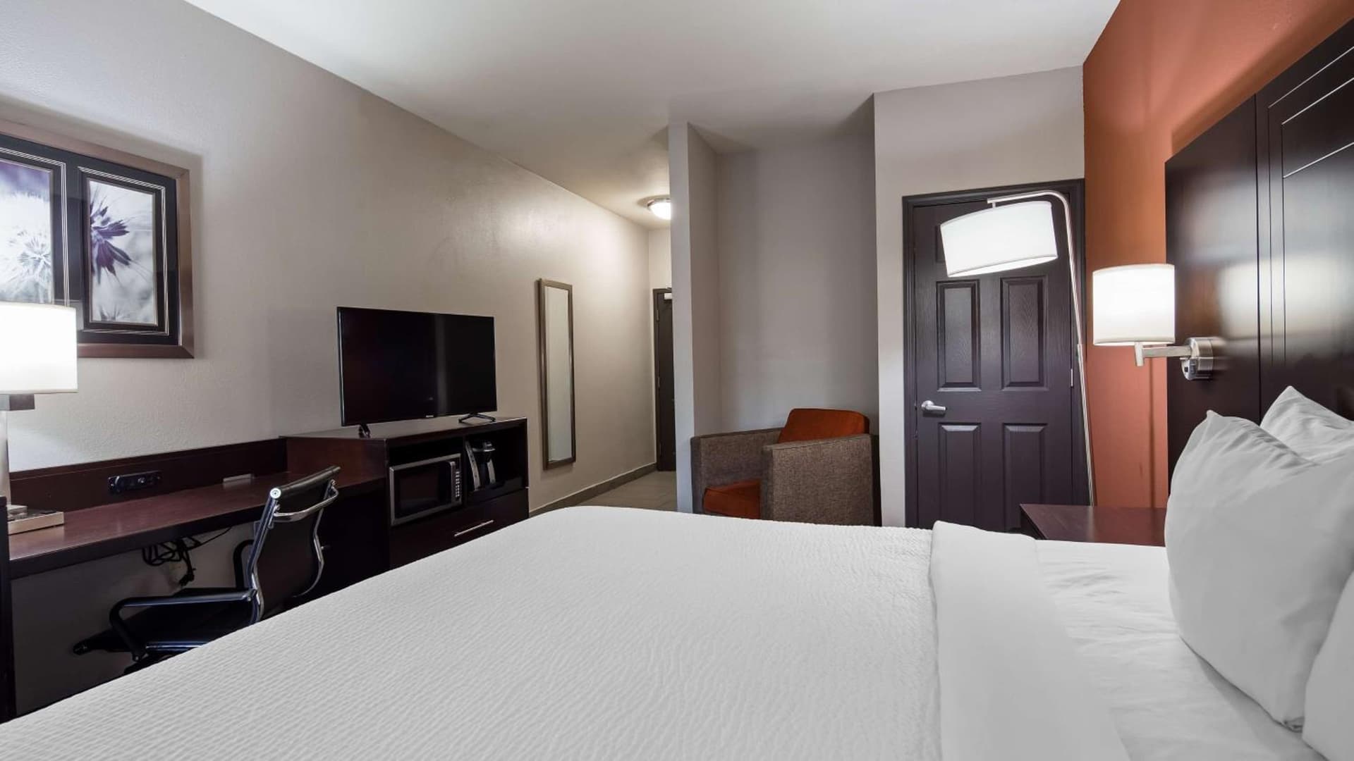 Best Western Plus Lee's Summit Hotel & Suites interior in Lees Summit, MO — gallery photo 2