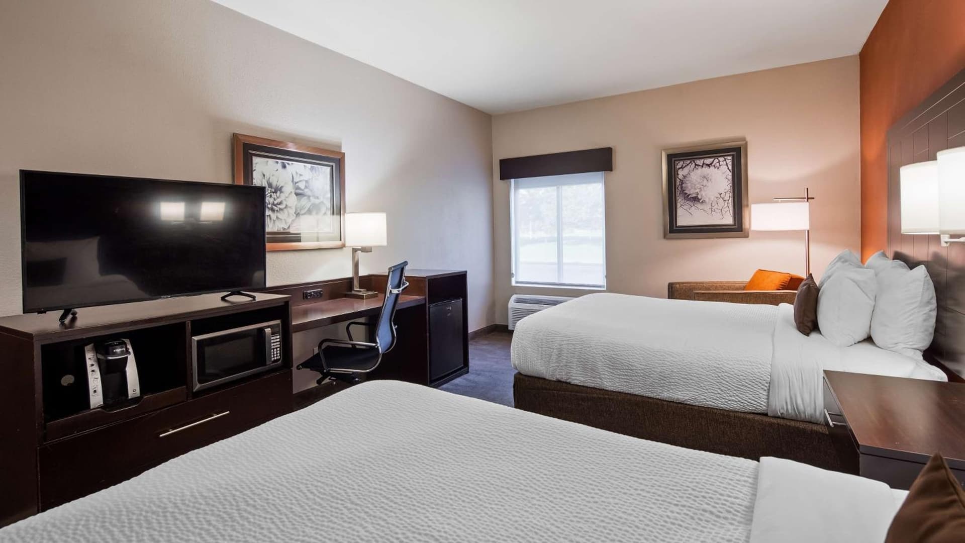 Best Western Plus Lee's Summit Hotel & Suites property views in Lees Summit, MO — gallery photo 3
