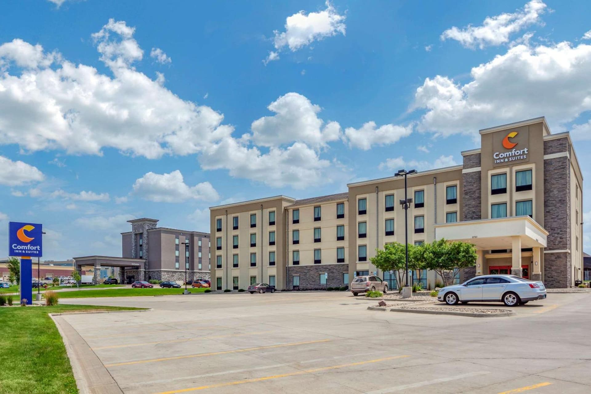 Comfort Inn & Suites Avera Southwest interior in Sioux Falls, SD — gallery photo 2