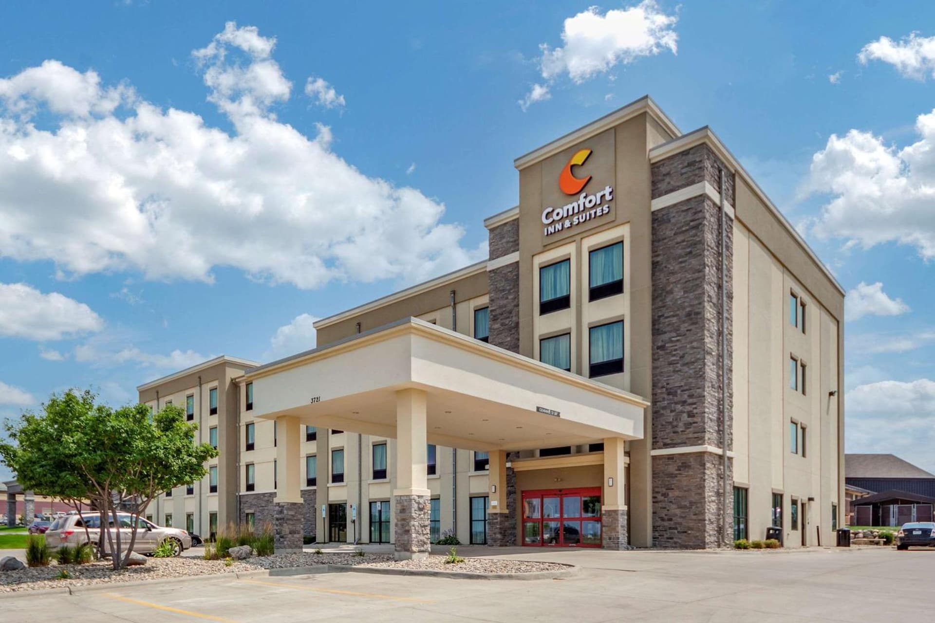 Comfort Inn & Suites Avera Southwest featured exterior or lobby in Sioux Falls, SD — similar hotel