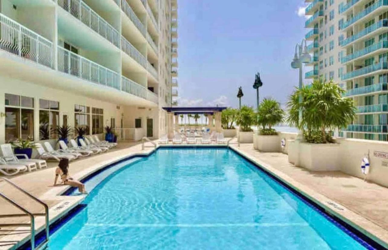 LUXURIOUS 1BR HIGH RISE CONDO BRICKELL-Free Parking property views in Miami, FL — gallery photo 3