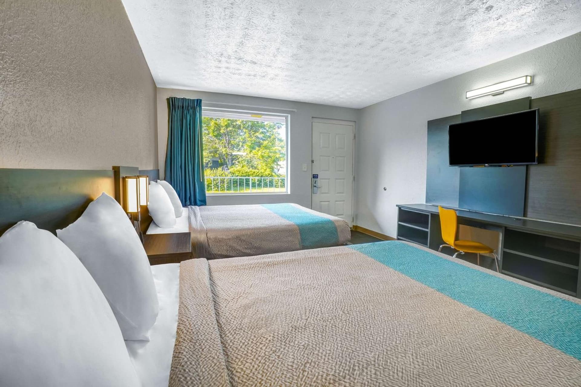 Motel 6 Lexington I-75 Hamburg property views in Lexington, KY — gallery photo 3