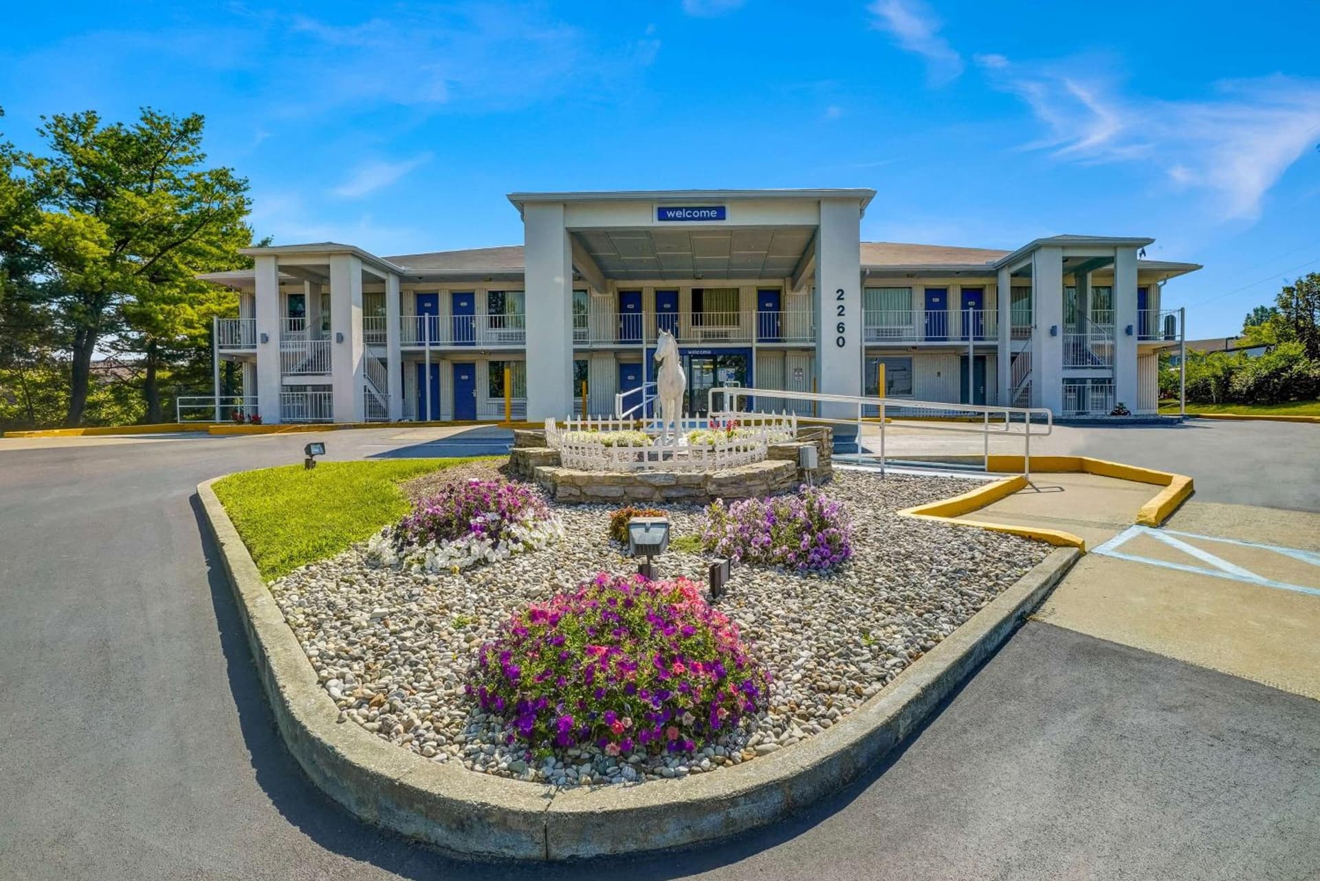 Motel 6 Lexington I-75 Hamburg exterior or lobby in Lexington, KY — main listing photo